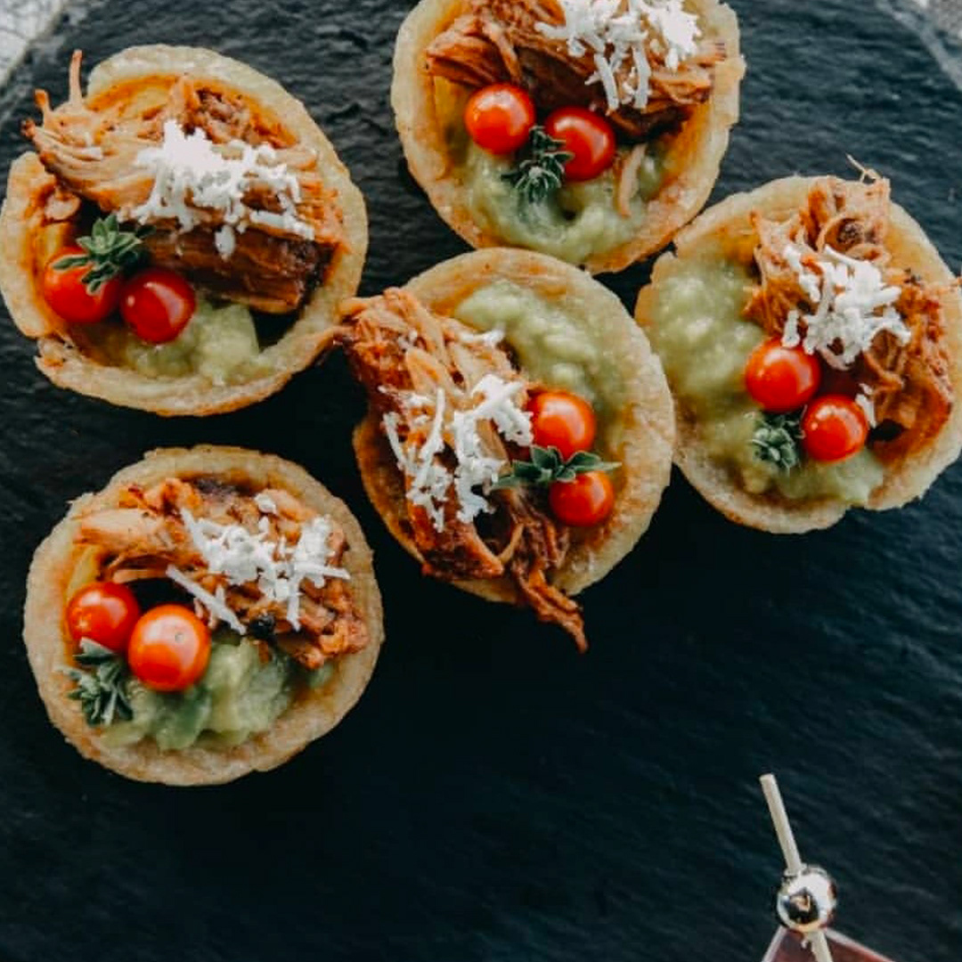 Coquita de Patacón con Cochinita Pibil