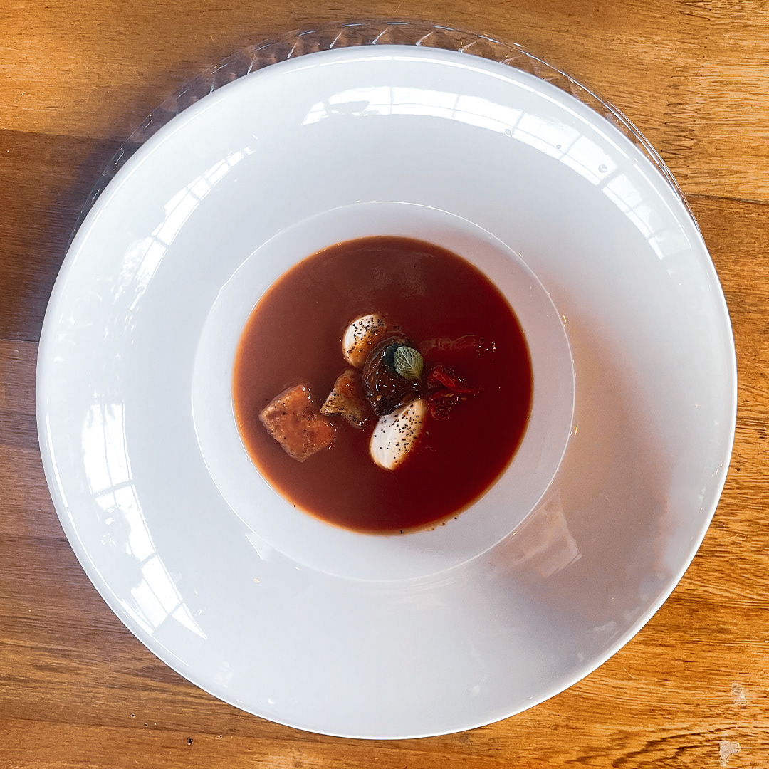Sopa de Tomate con Burrata y Tomates san marzano rostizadas con jerez