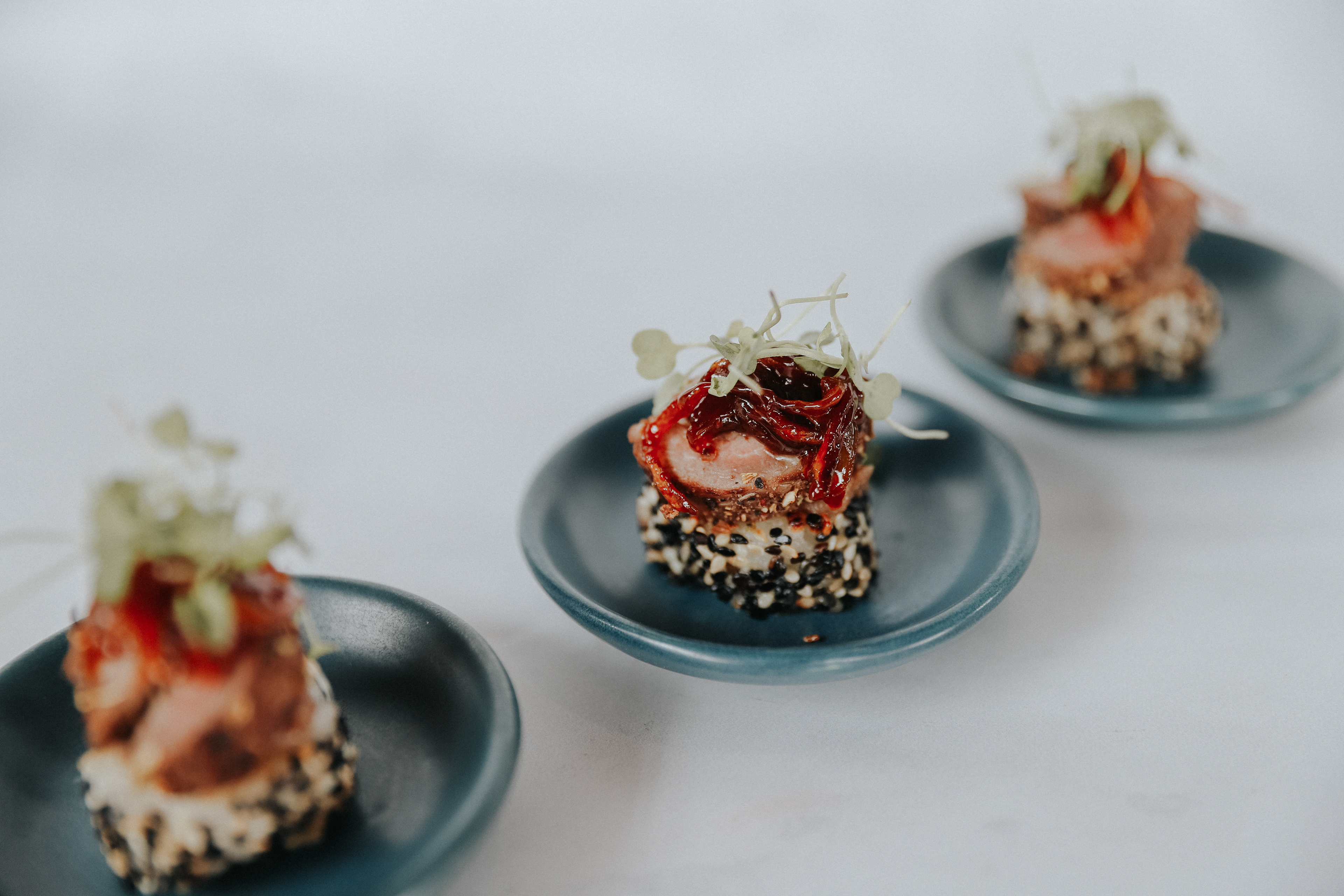 Arroz Crispy con Cremoso de Morcilla y Roast Beef