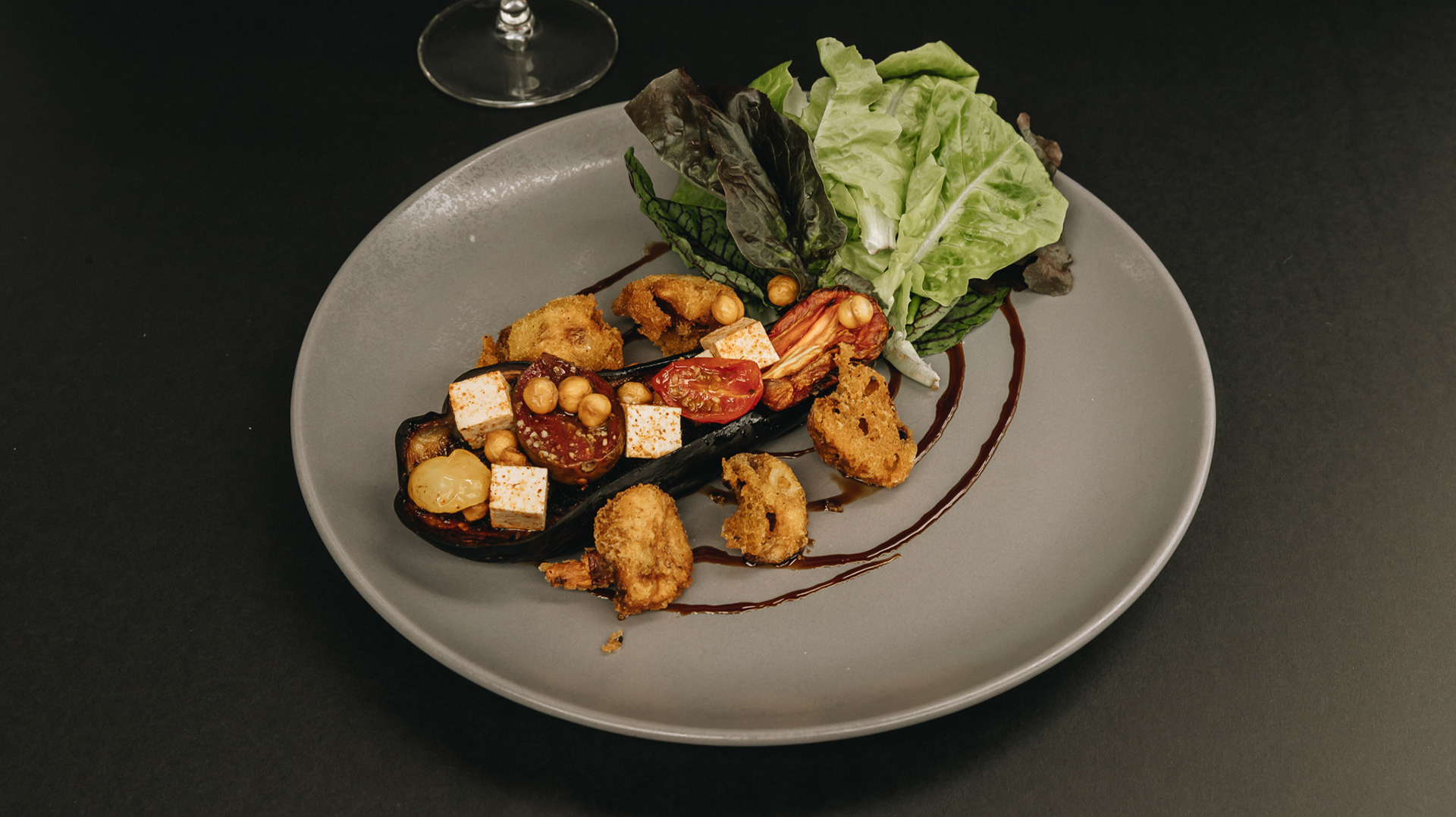 Steak de berenjena marinada en cítricos