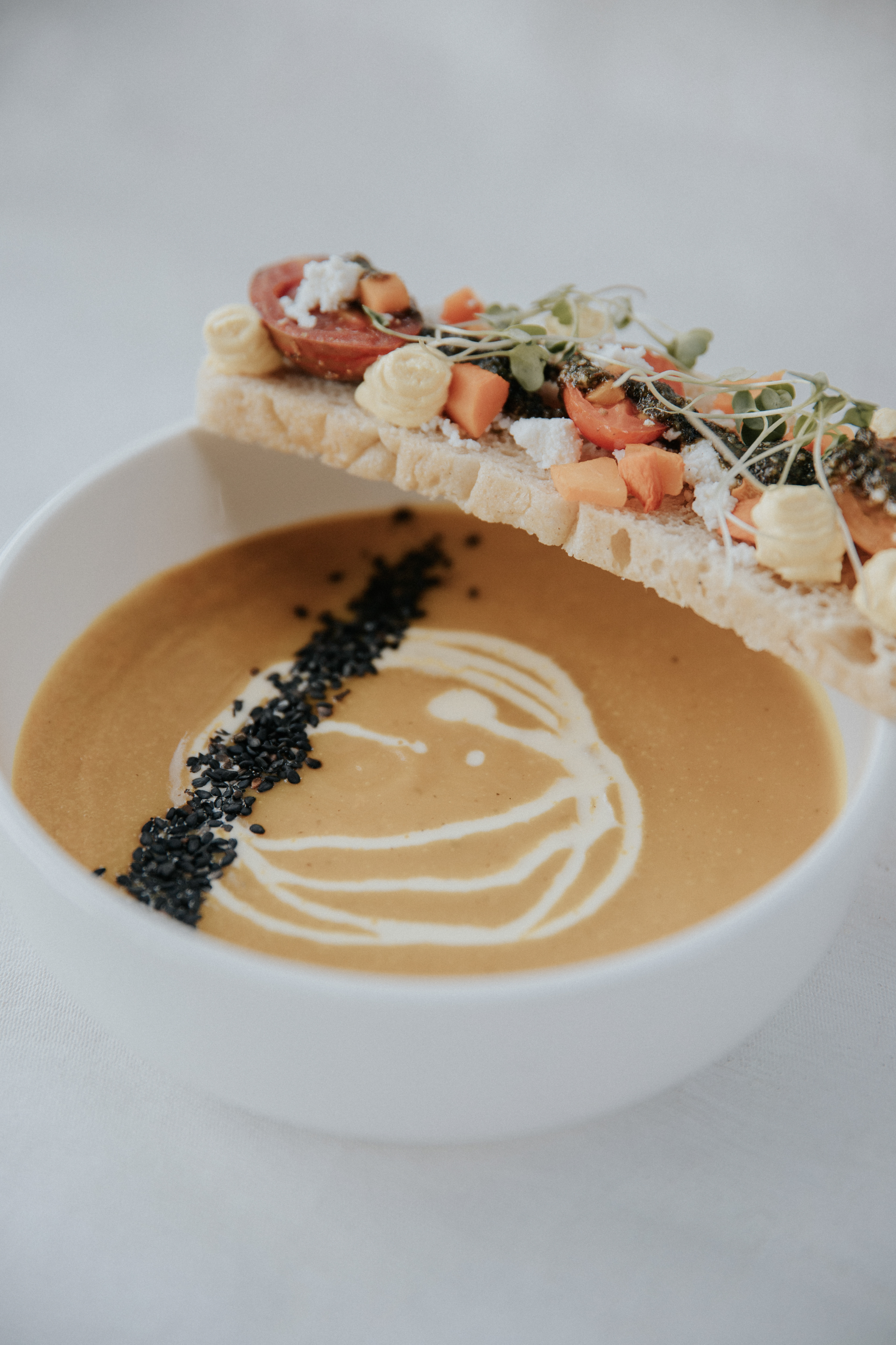 Crema de ahuyama con tostón de pan