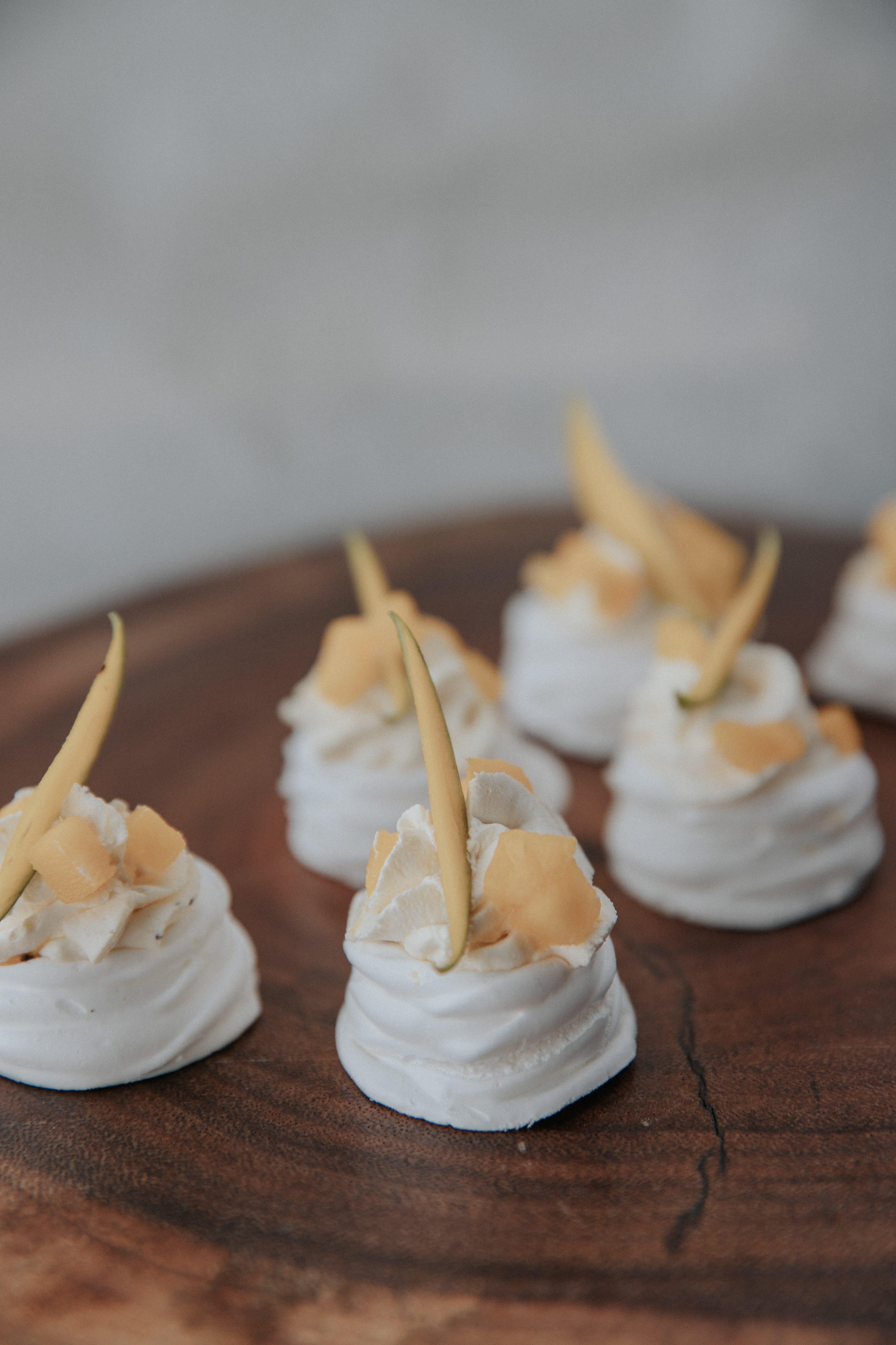 Mini Pavlova de Mango y Maracuyá