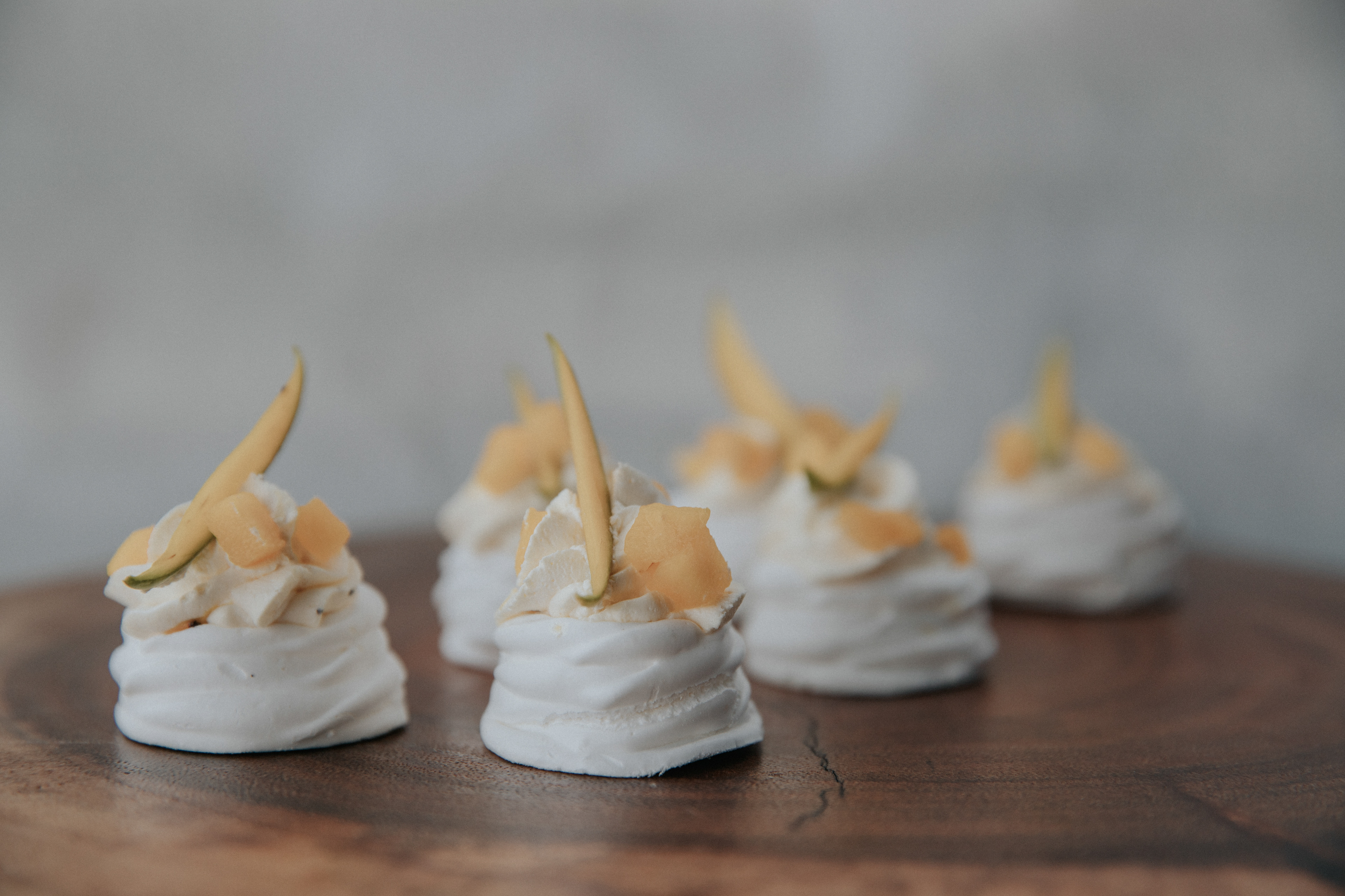 Mini Pavlova de Mango y Maracuyá