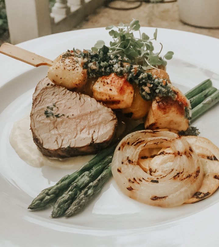 Asado de Lomo de Cerdo con Pincho de Pollo (solo premium)