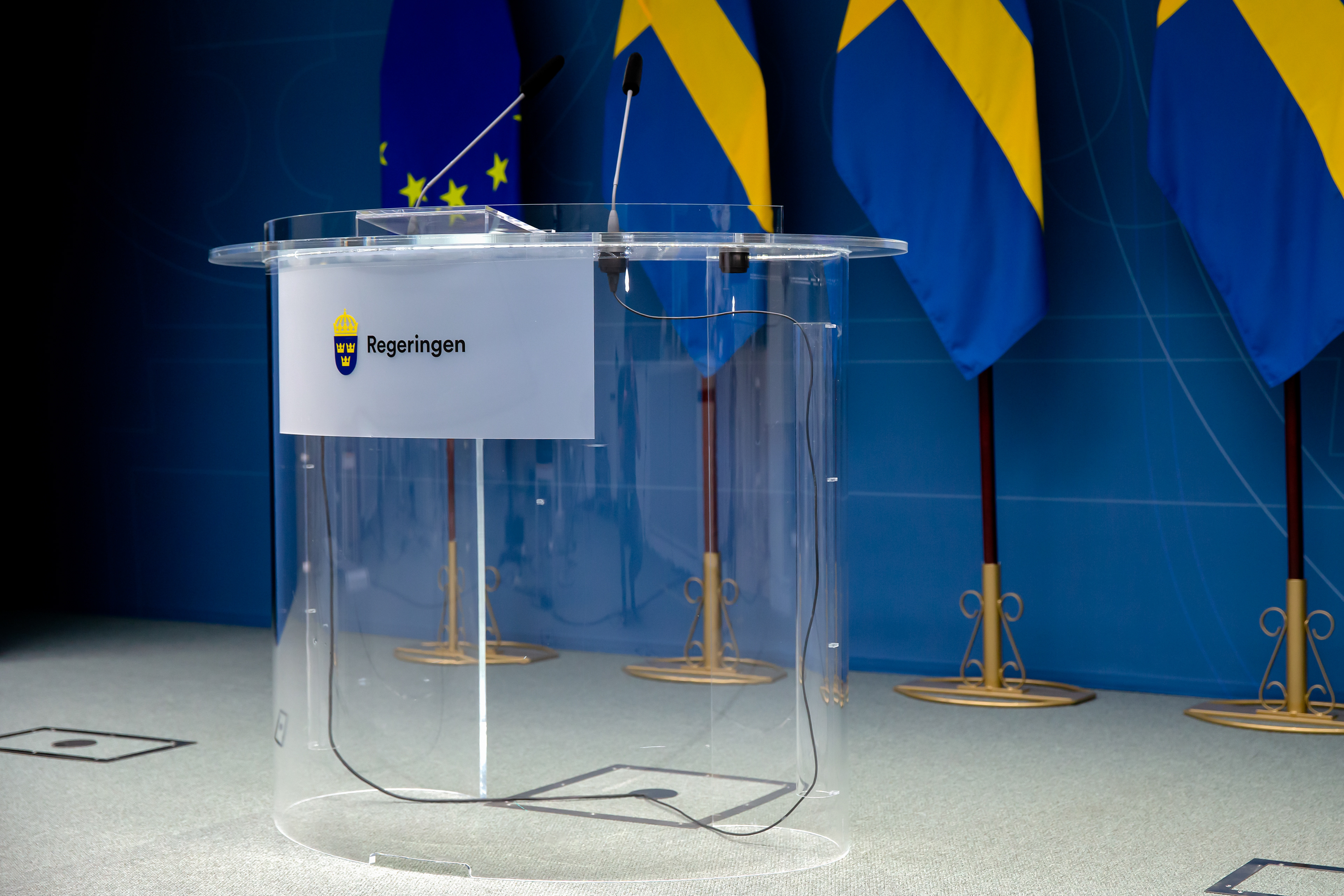 Rumslig visuell gestaltning för Regeringskansliets pressrum av Roth Design Studio