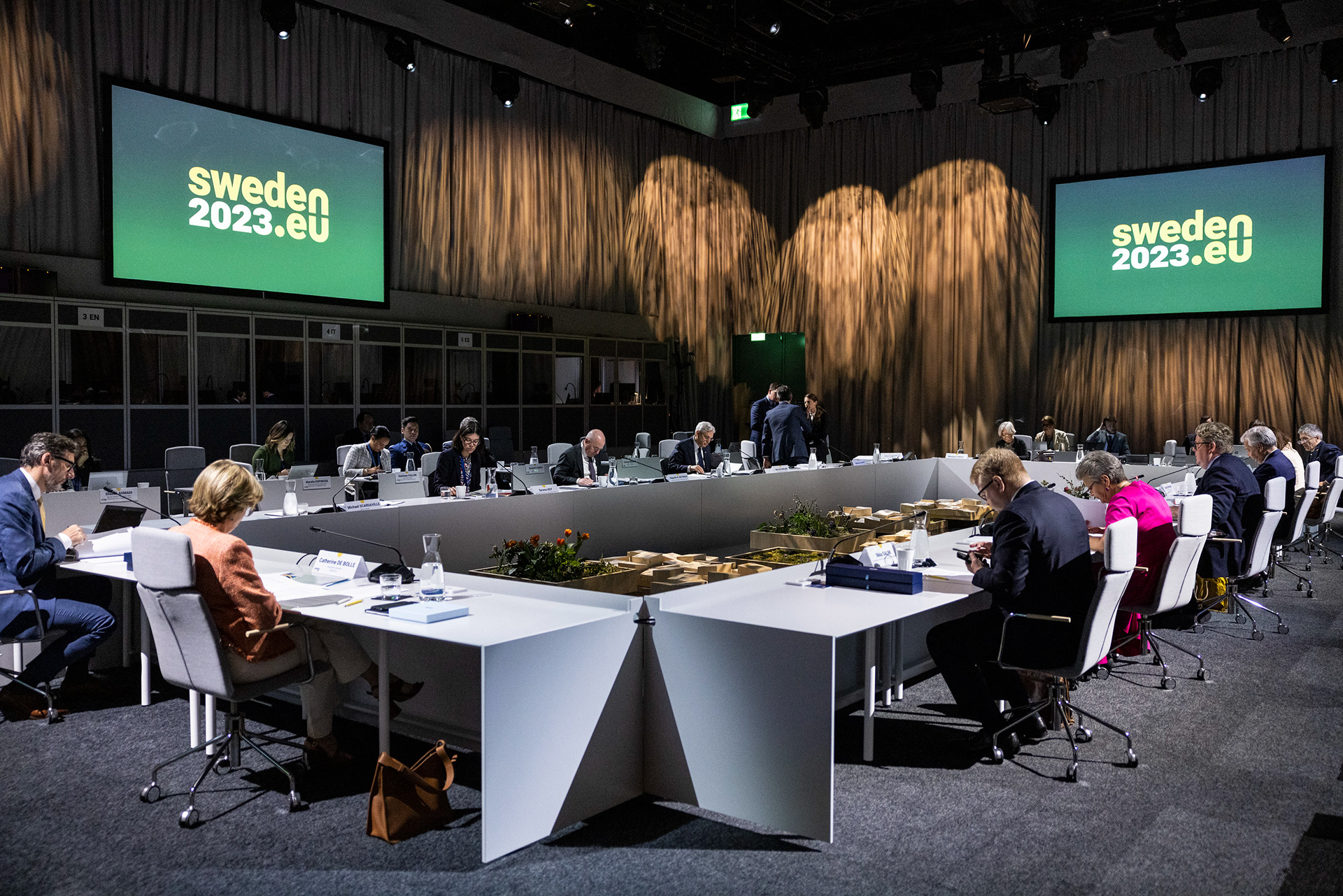 Rumslig visuell gestaltning för Sveriges ordförandeskap i EU 2023 av Roth Design Studio