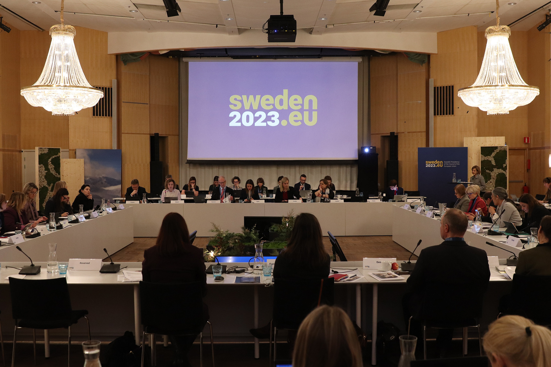 Rumslig visuell gestaltning för Sveriges ordförandeskap i EU 2023 av Roth Design Studio