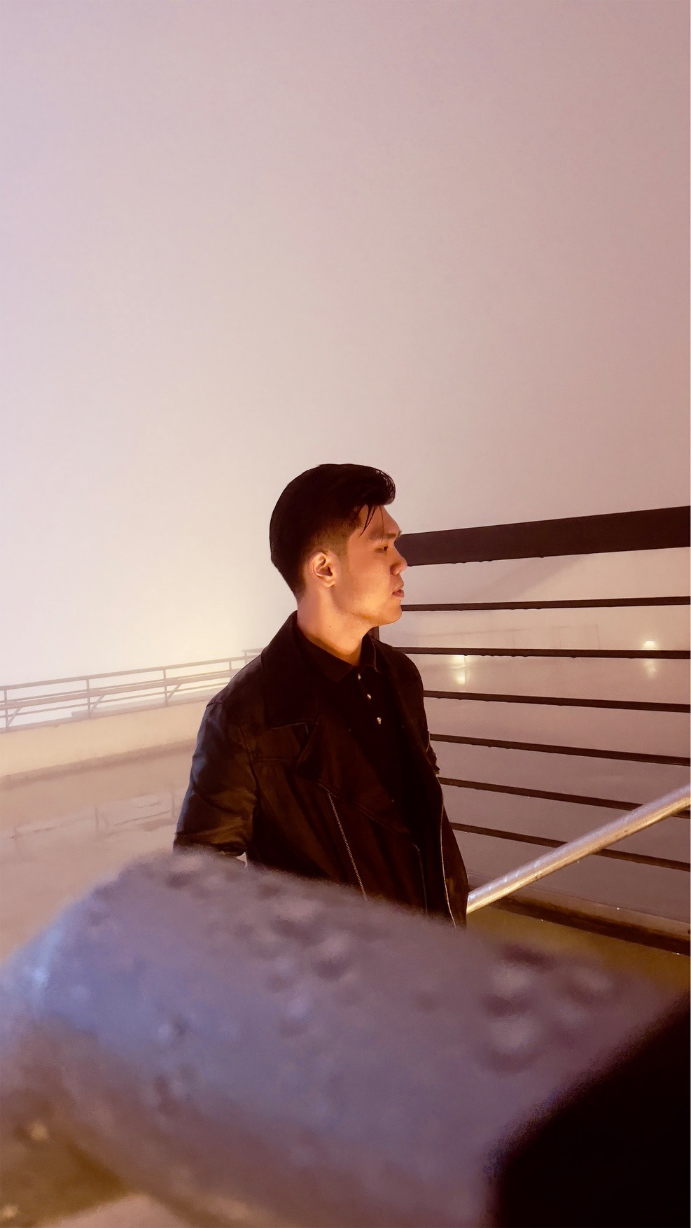 Through the lens, I unveil the poetry hidden in a gaze – a silent dialogue echoing in pixels. Model @big_dyyy 