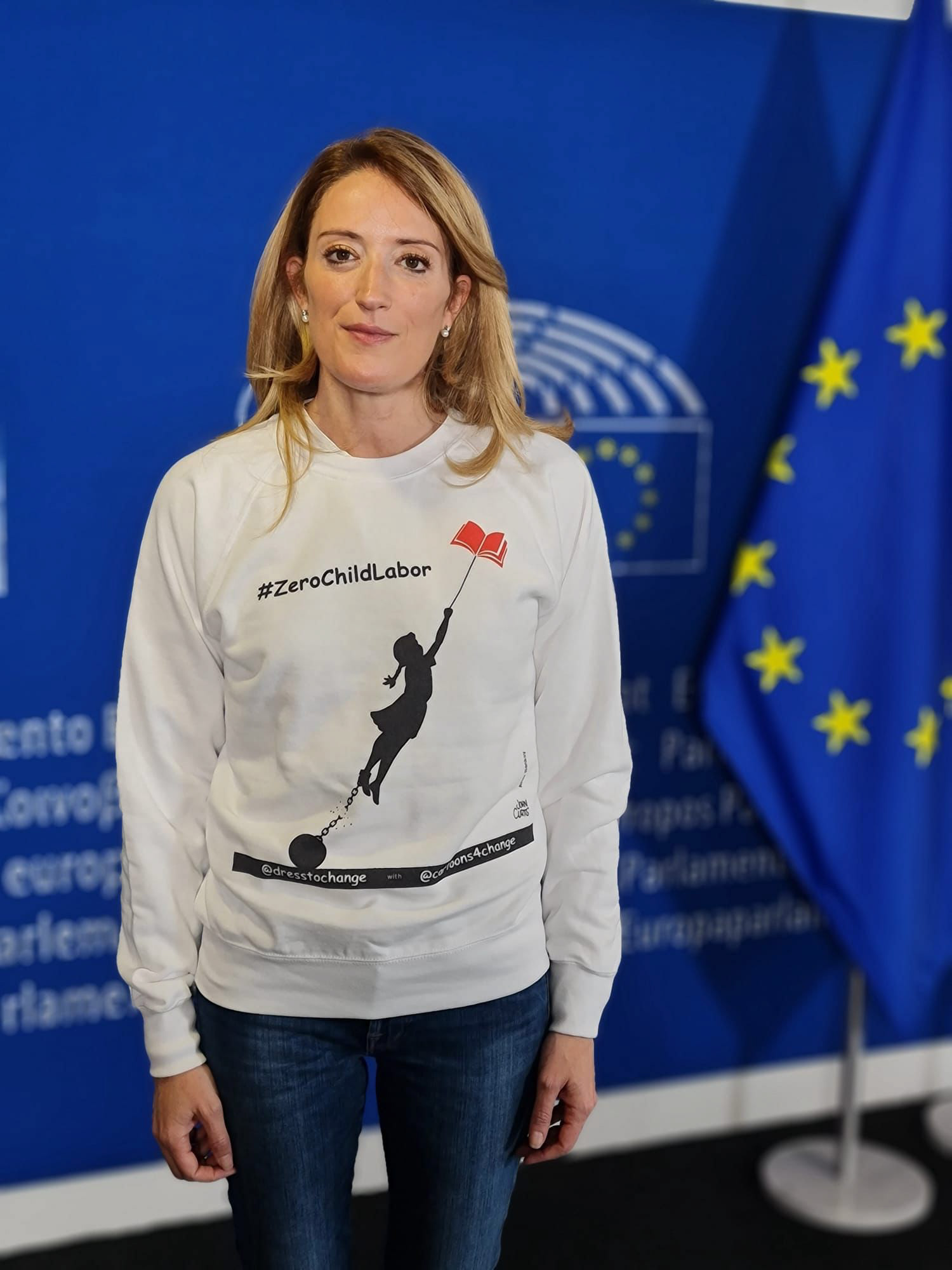 The President of the European Parliament, MEP Roberta Metsola, joined #DressToChange the World with Cartoons for Change to defend the rights of all girls and boys to education and to demand governments and corporations #ZeroChildLabor.