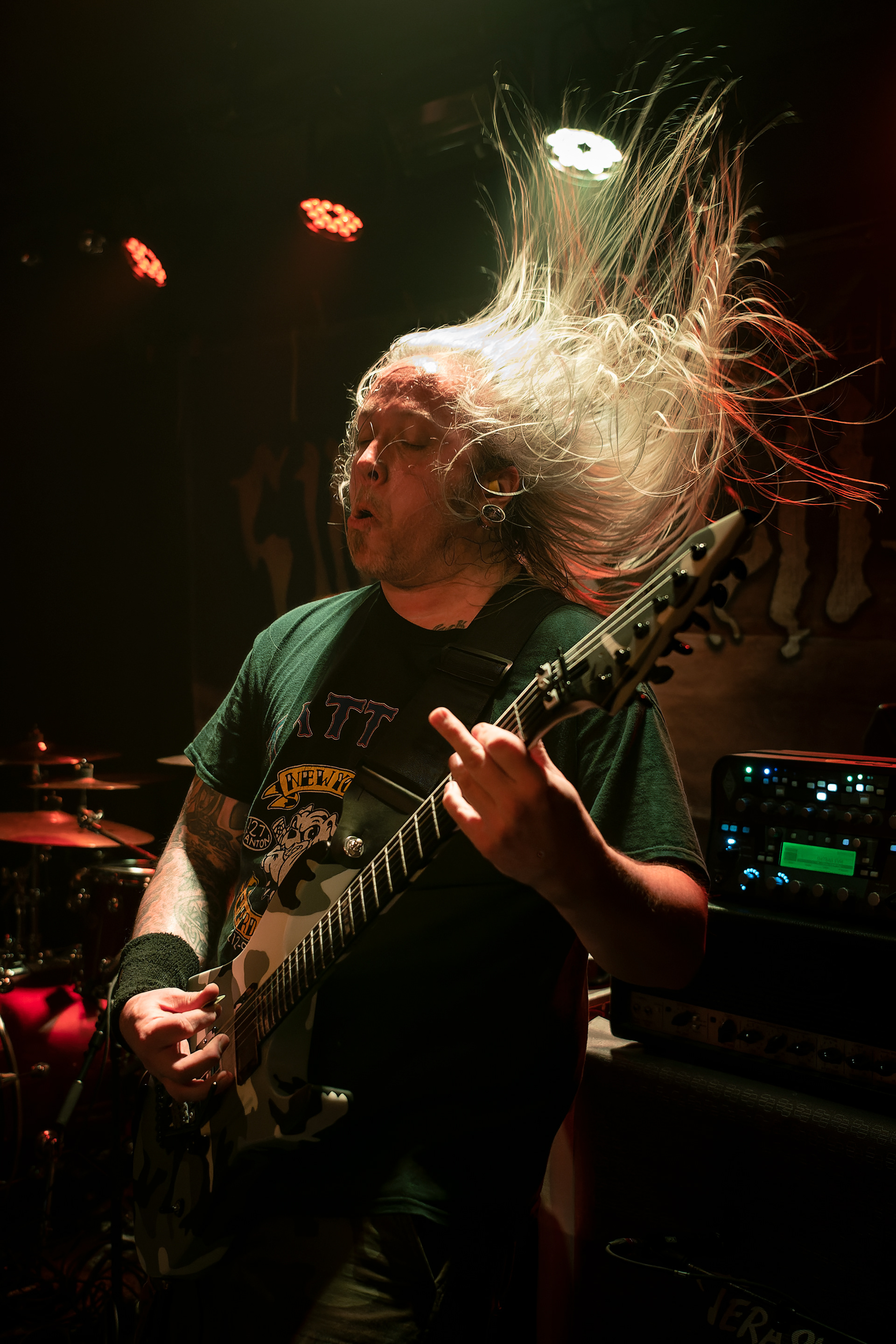 Middle finger ;-) of Jeff Cummings - Sworn Enemy