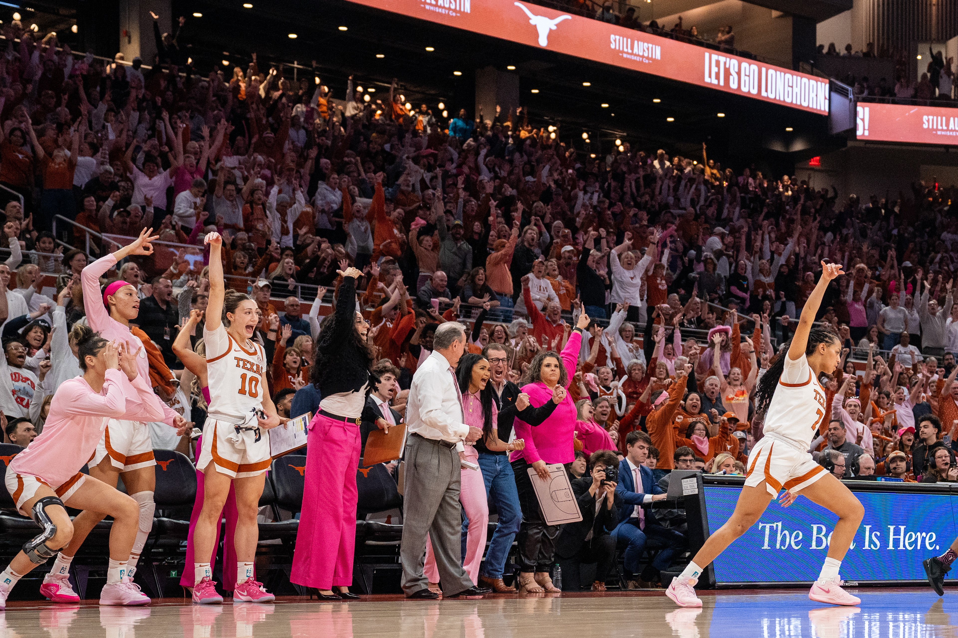 Texas guard Jordan Lee (7) makes a three-pointer in the fourth quarter of a college basketball game against the LSU Tigers at Moody Center in Austin, TX., Sunday, Feb. 16, 2025.