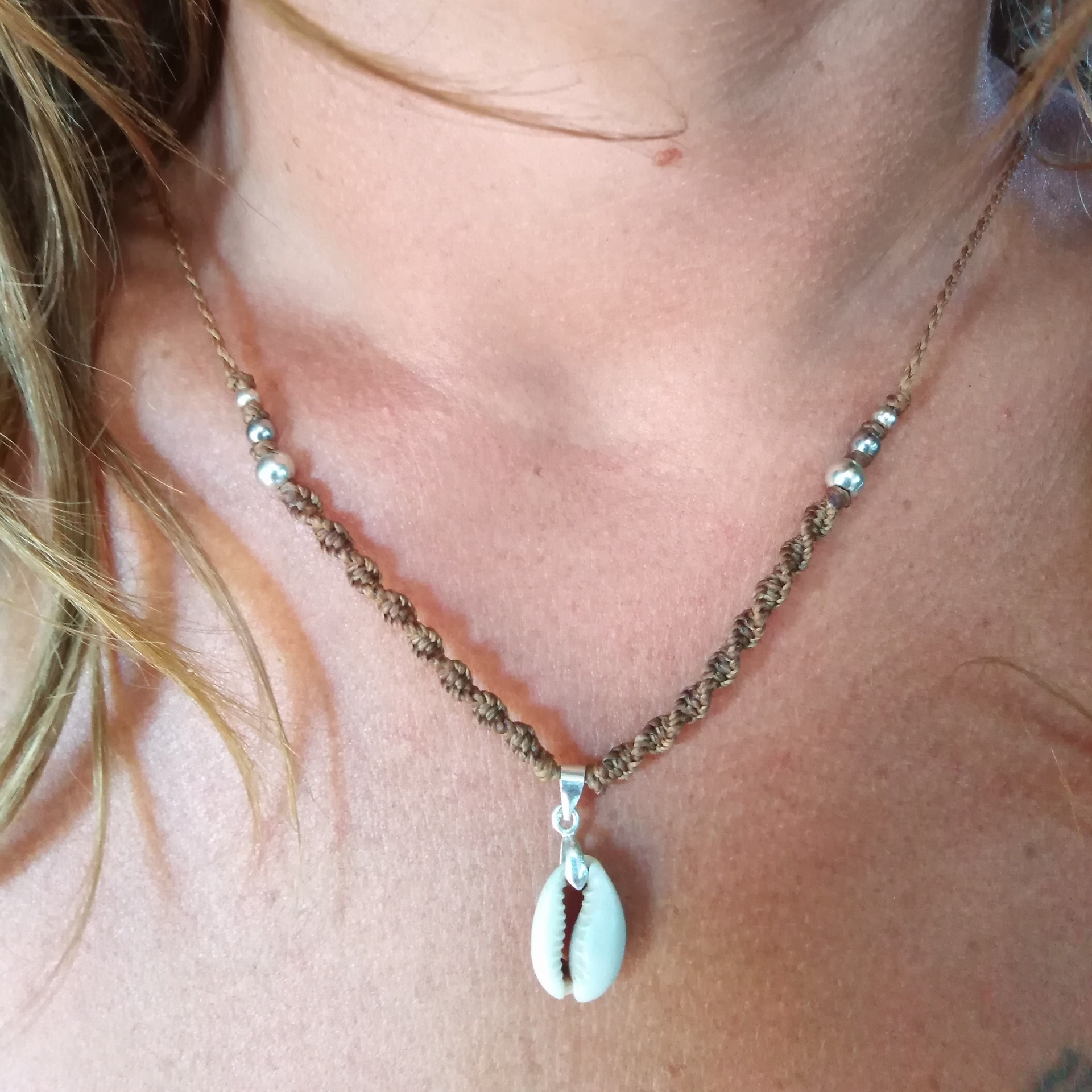 Macrame with shell pendant