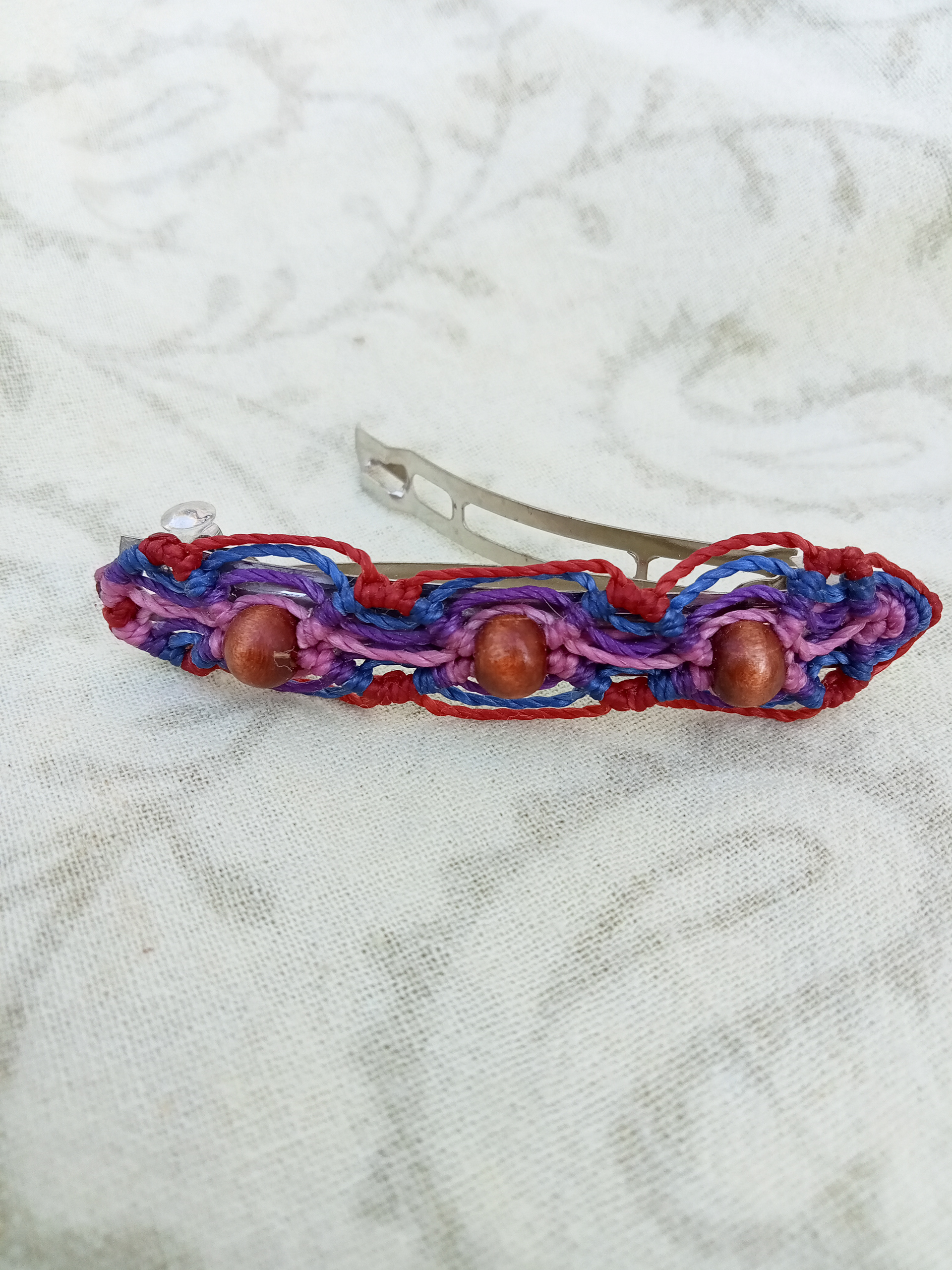 Macrame hairclip- red/blue