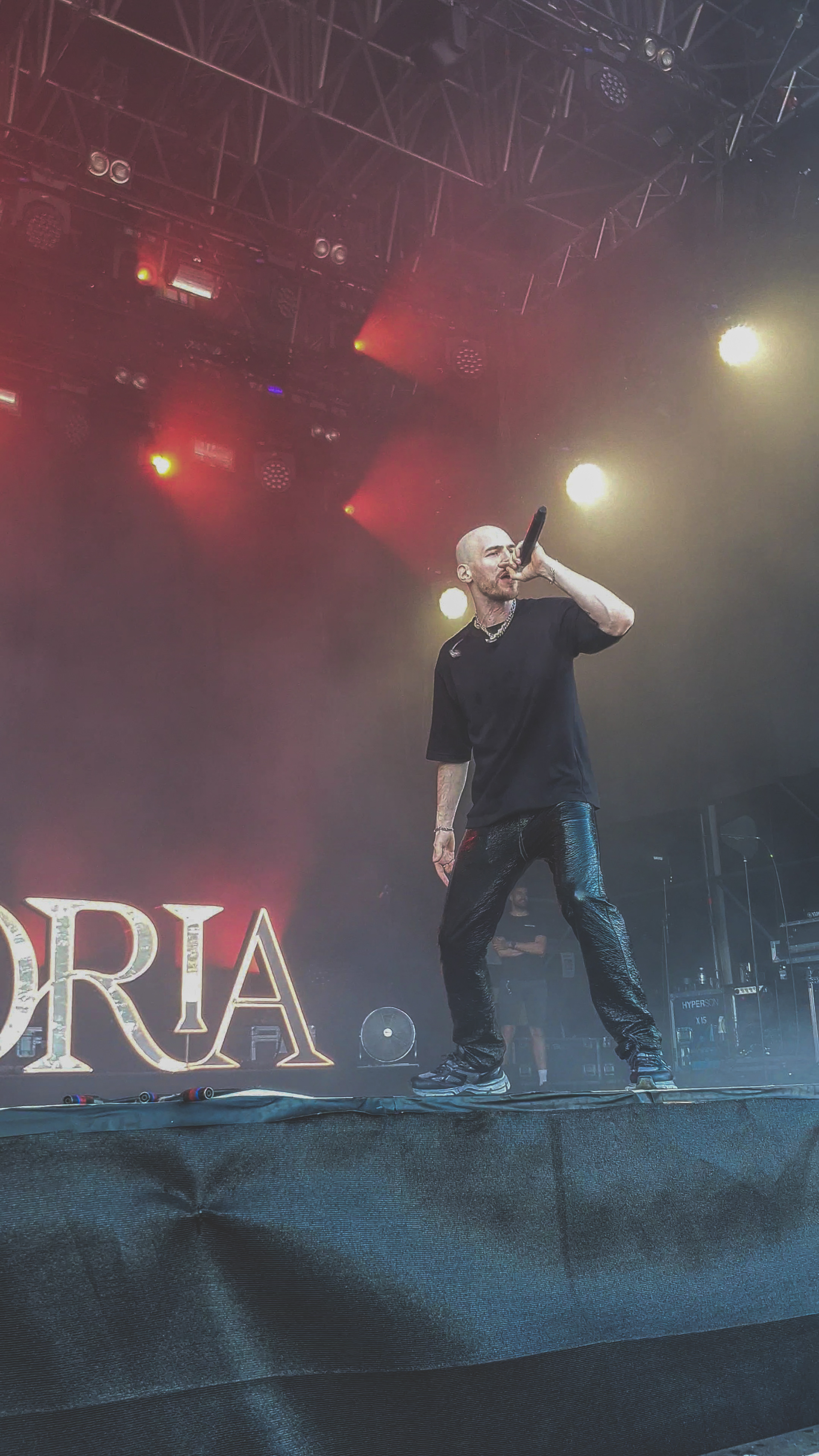 The photo was taken with a phone (Samsung S10e)