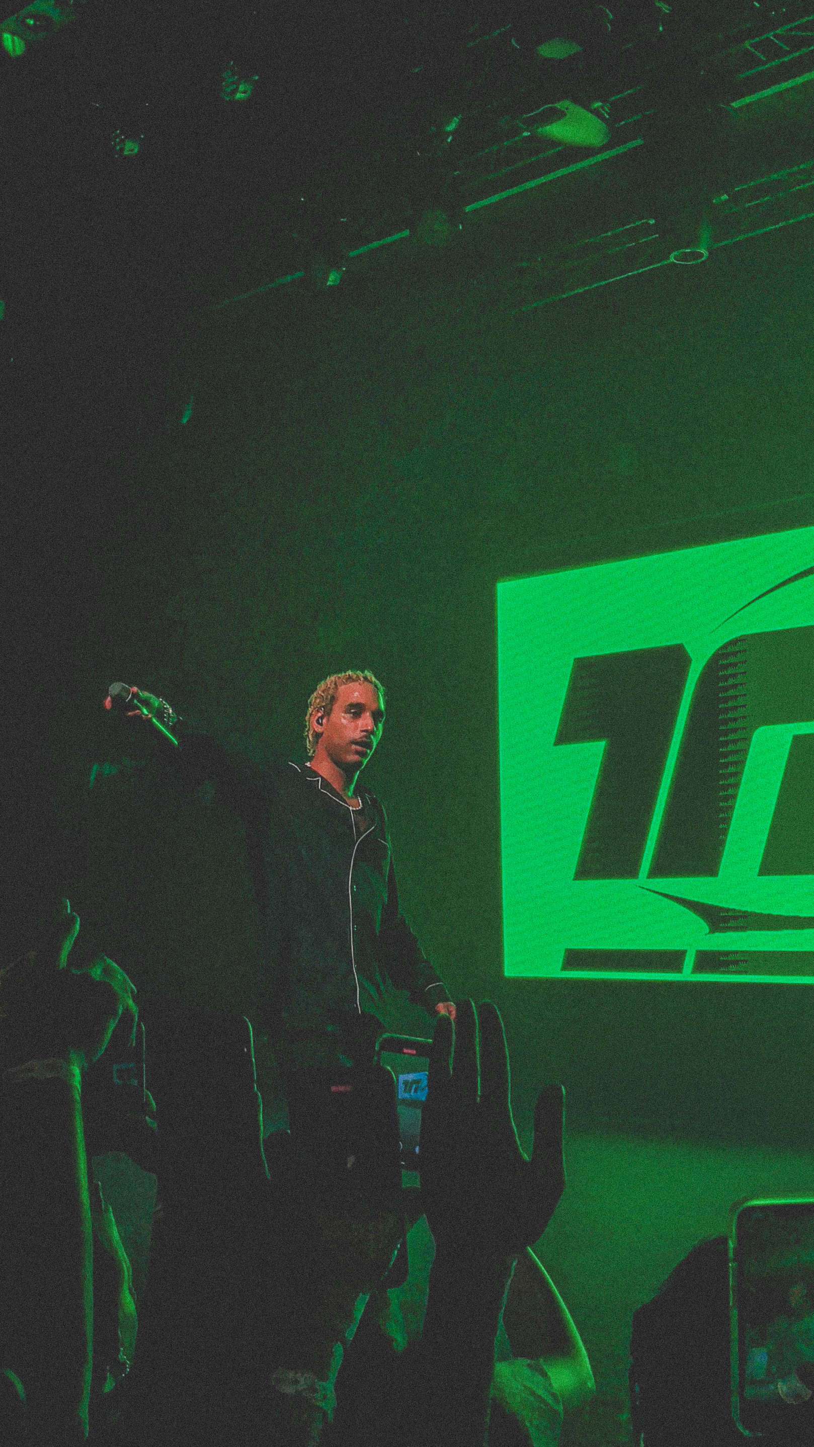 The photo was taken with a phone (Samsung S10e)