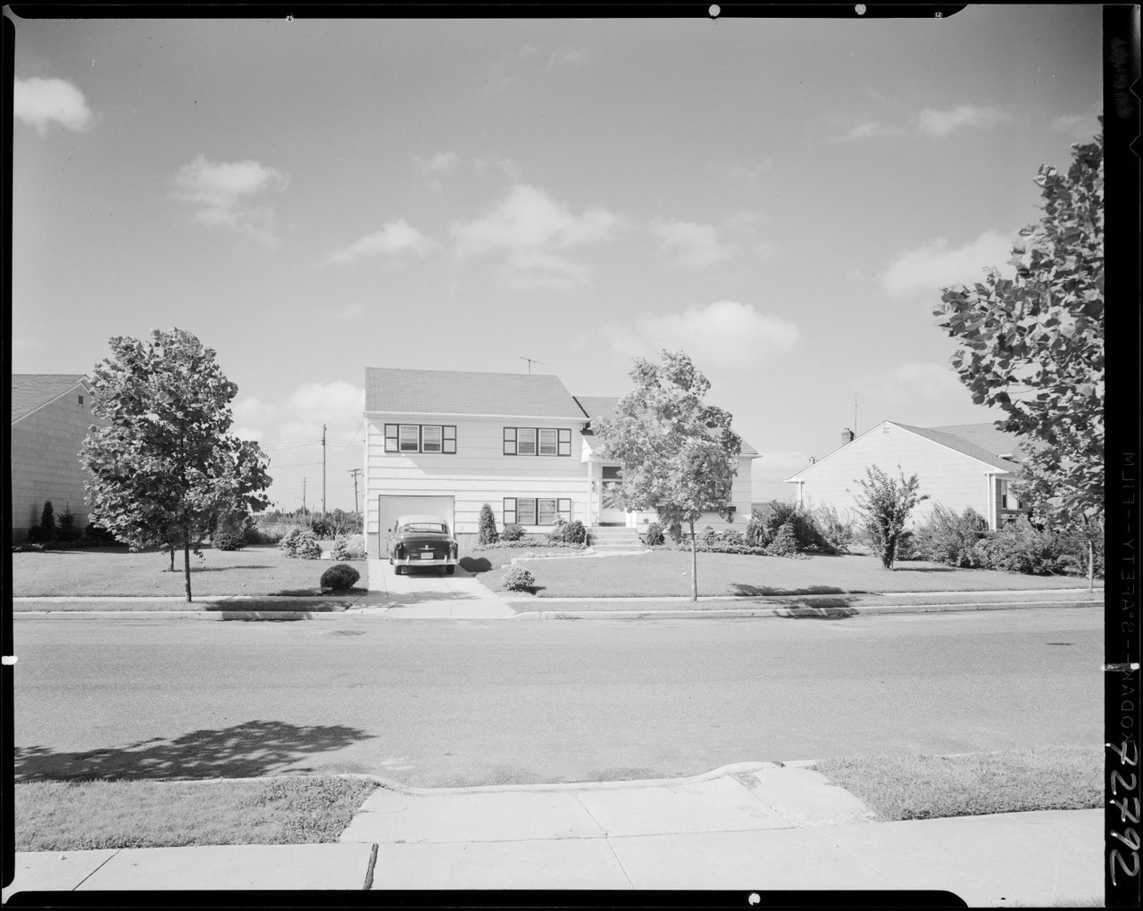 Figure 1: A Standard Levittown Home (Via Gottscho-Schleisner, Inc)