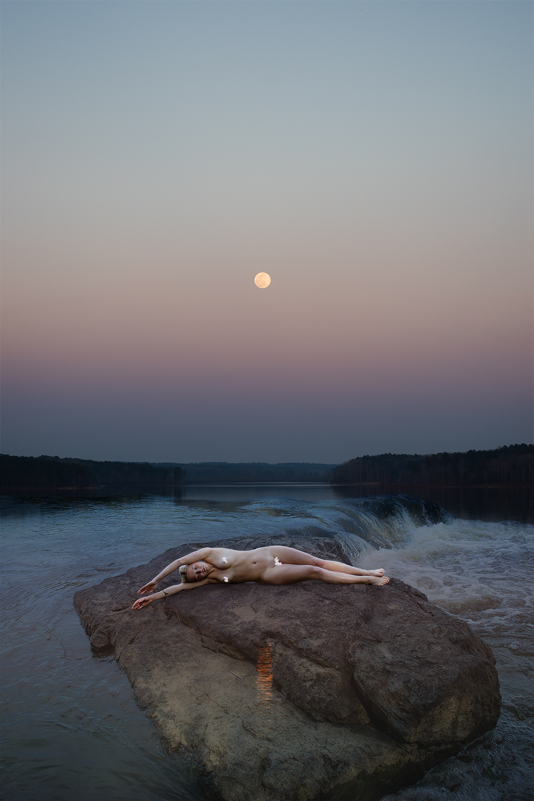 "La Conexión Lunar" Digital photography and digital collage, 2023