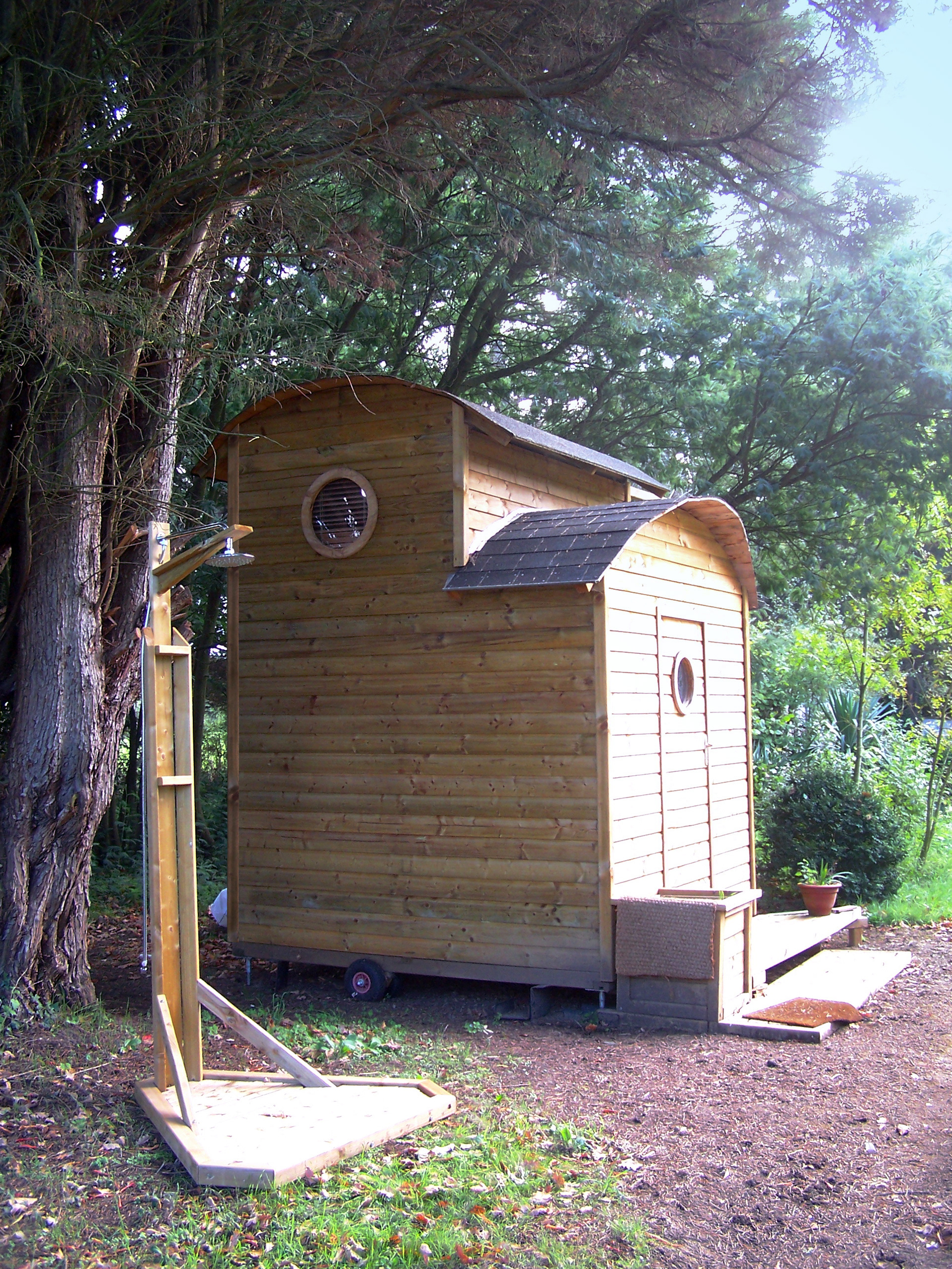 Avec sa douche solaire assortie ... Le grand Luxe !