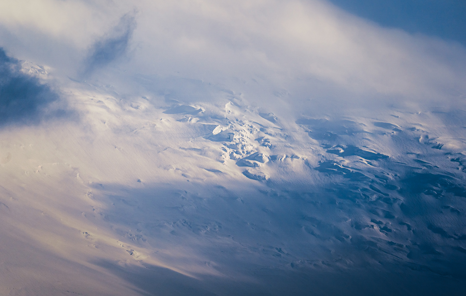 Glaciated snowfield of Peak Lenin / Ibn Sina, Pamir Mountains, Kyrgyzstan