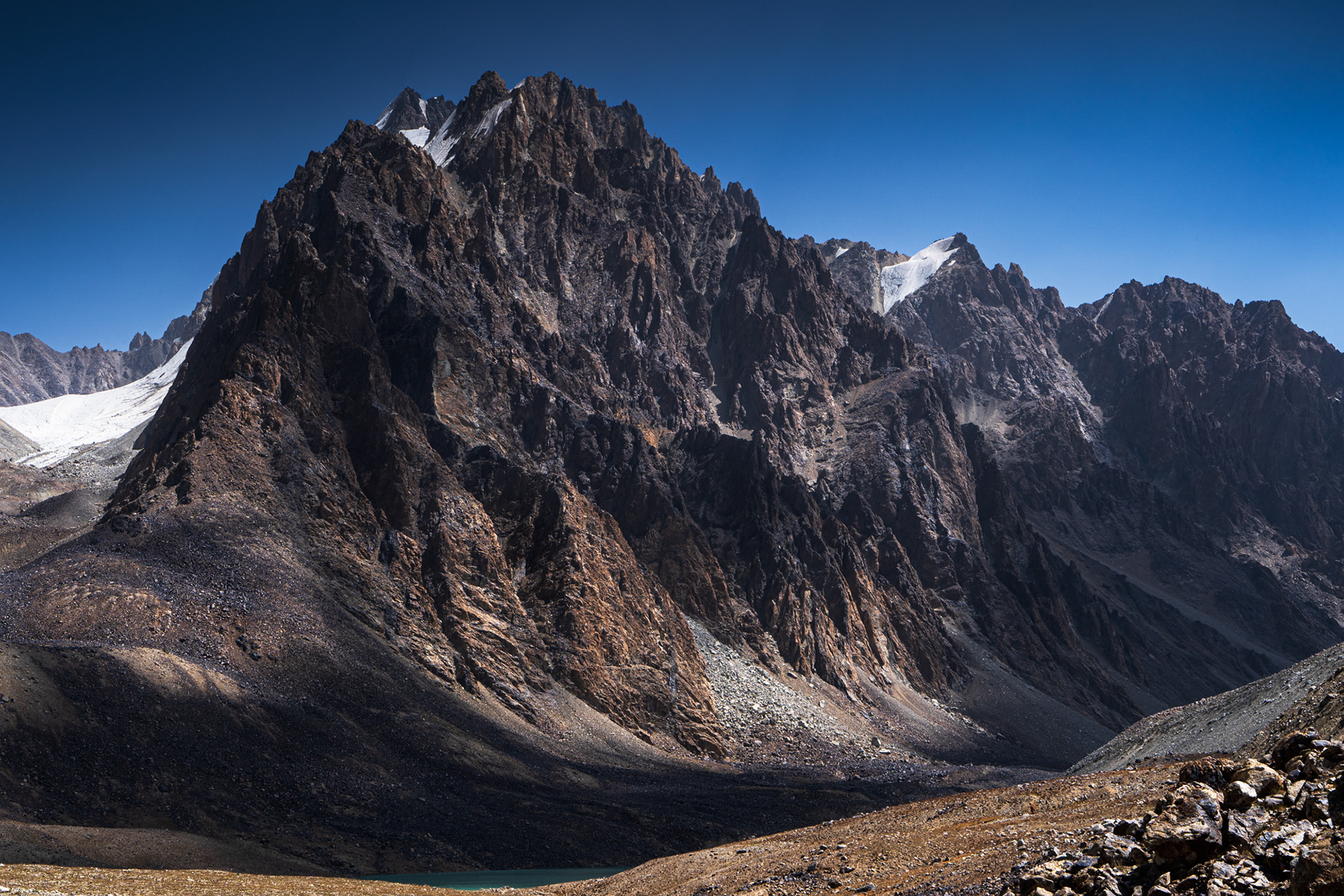 Jagged Peaks above Tsaxinkul Lake, Pamir Mountains, Shakhdara, Tajik National Park, Tajikistan