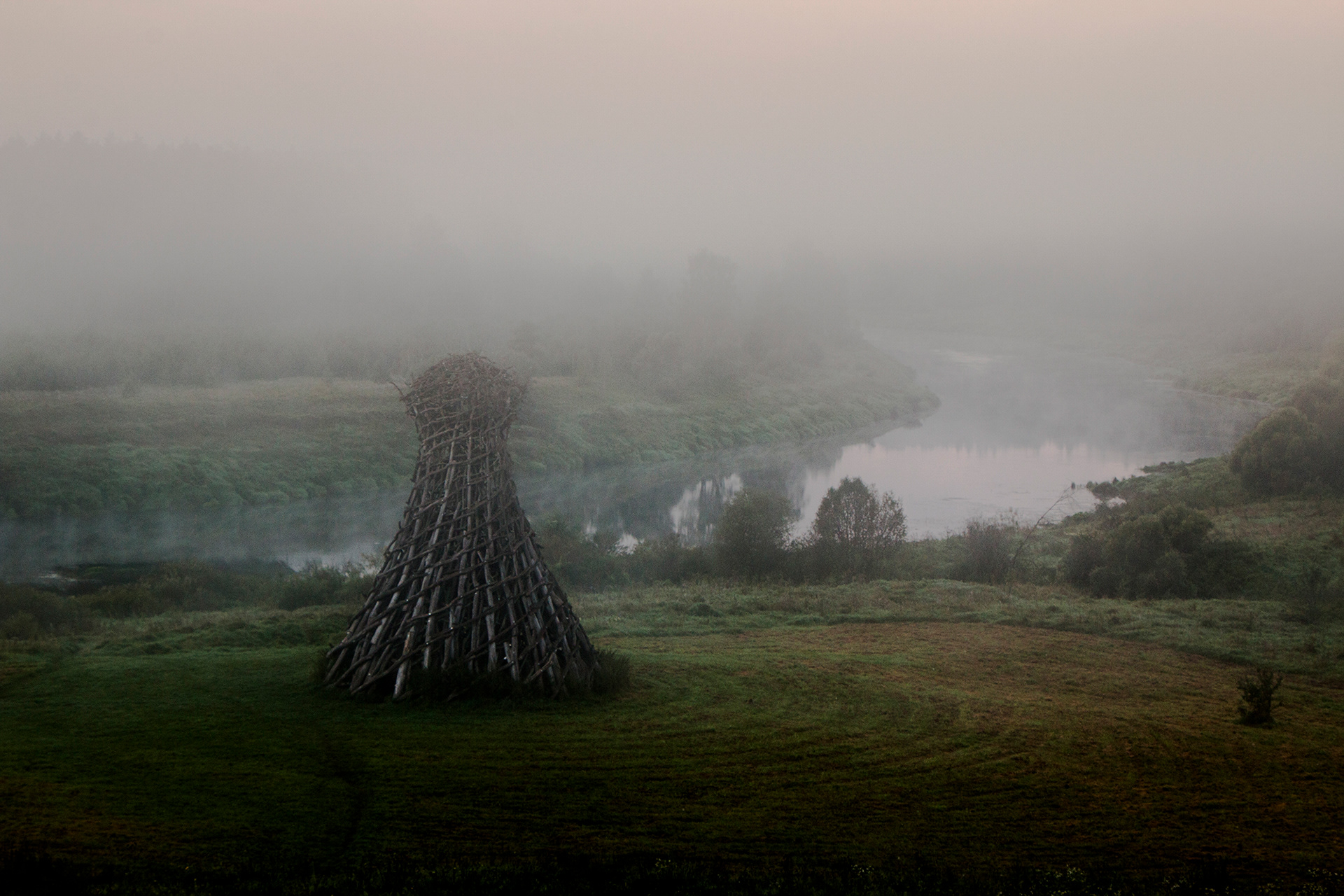 Николо-Ленивец Калужская арт парк туман
