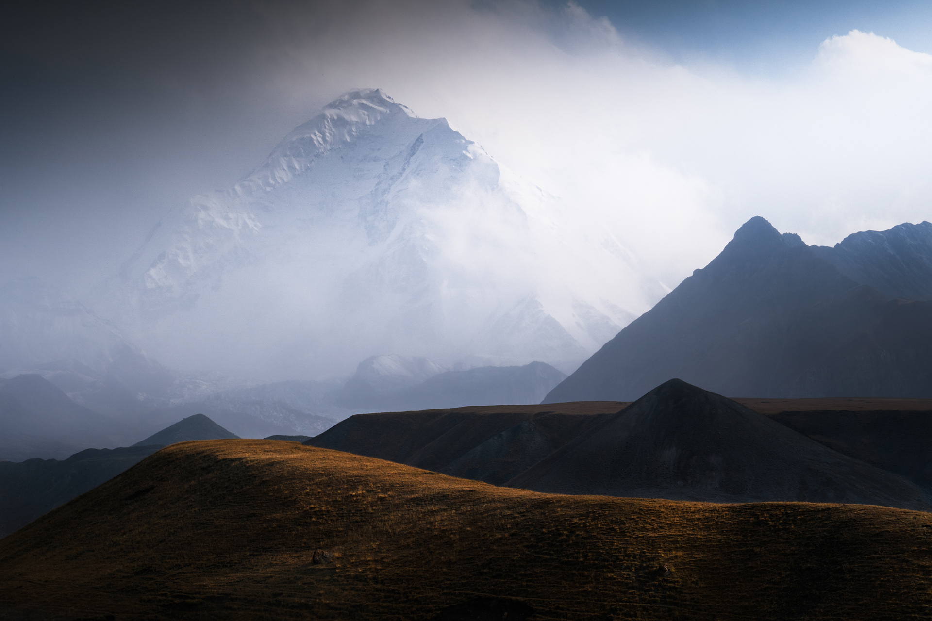Misty Lenin Peak / Ibn Sina emerges, Alay Valley, Pamir Mountains, Kyrgyzstan
