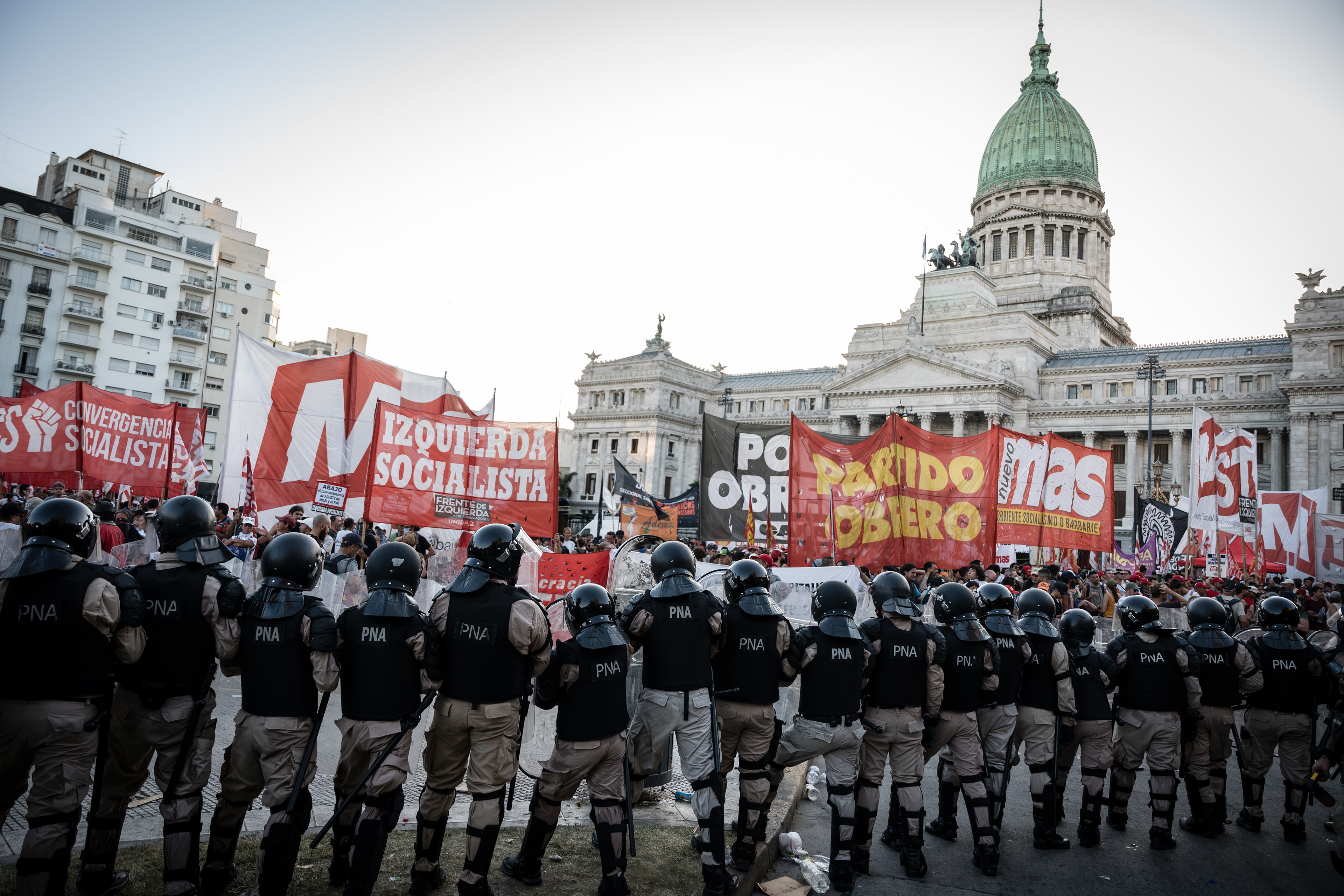 Protest and repression outside the National Congress while Javier Milei's Omnibus Law is being debated in Congress, in Buenos Aires, Argentina, January 31, 2024. PHOTO/Santi Oroz.