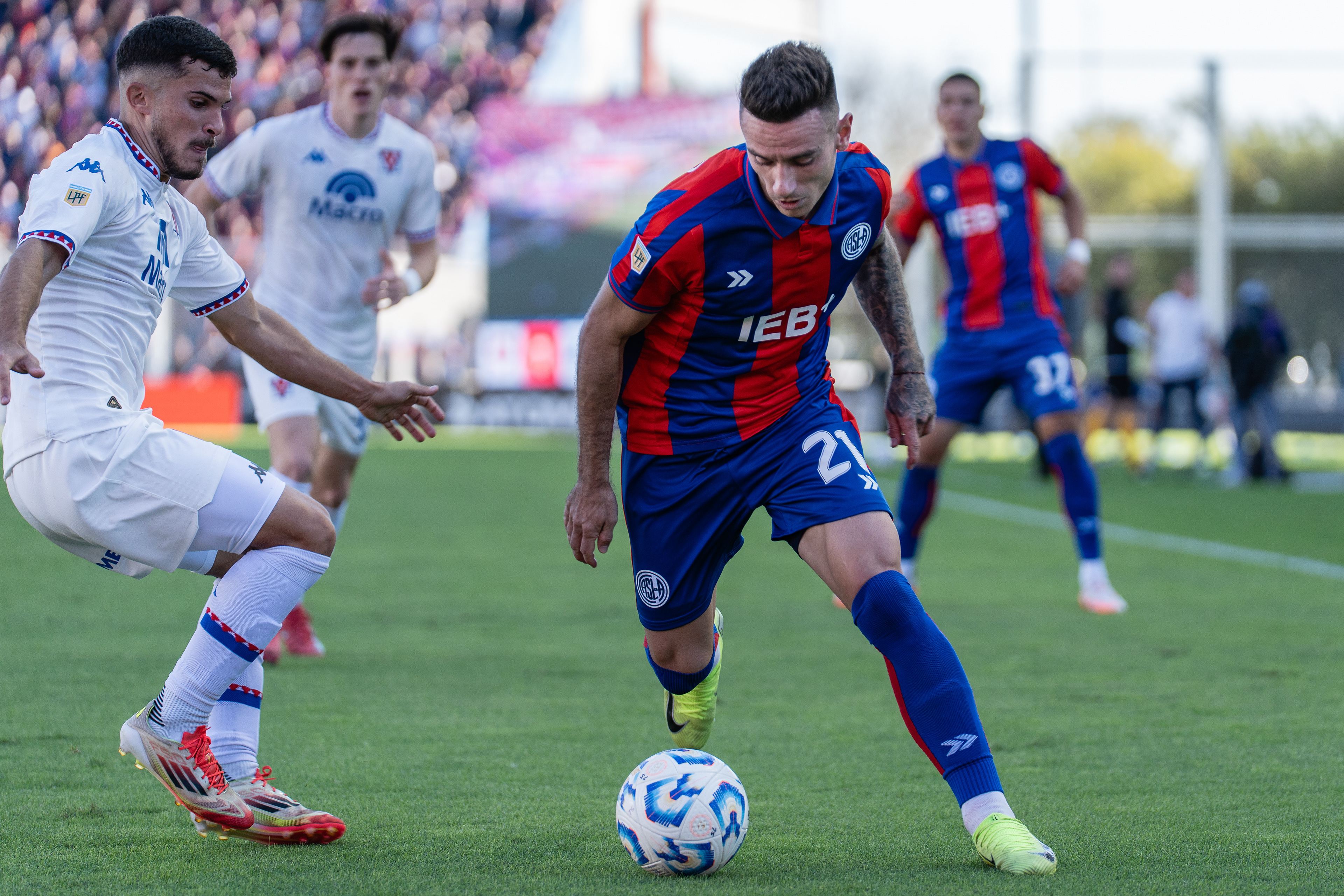 San Lorenzo defeated Tigre by 2 goals to 1 in the round of 16 of the Torneo Apertura 2025 of the Argentine Professional Soccer League in Buenos Aires, Argentina, on May 10, 2025. PHOTO/Santi Oroz.