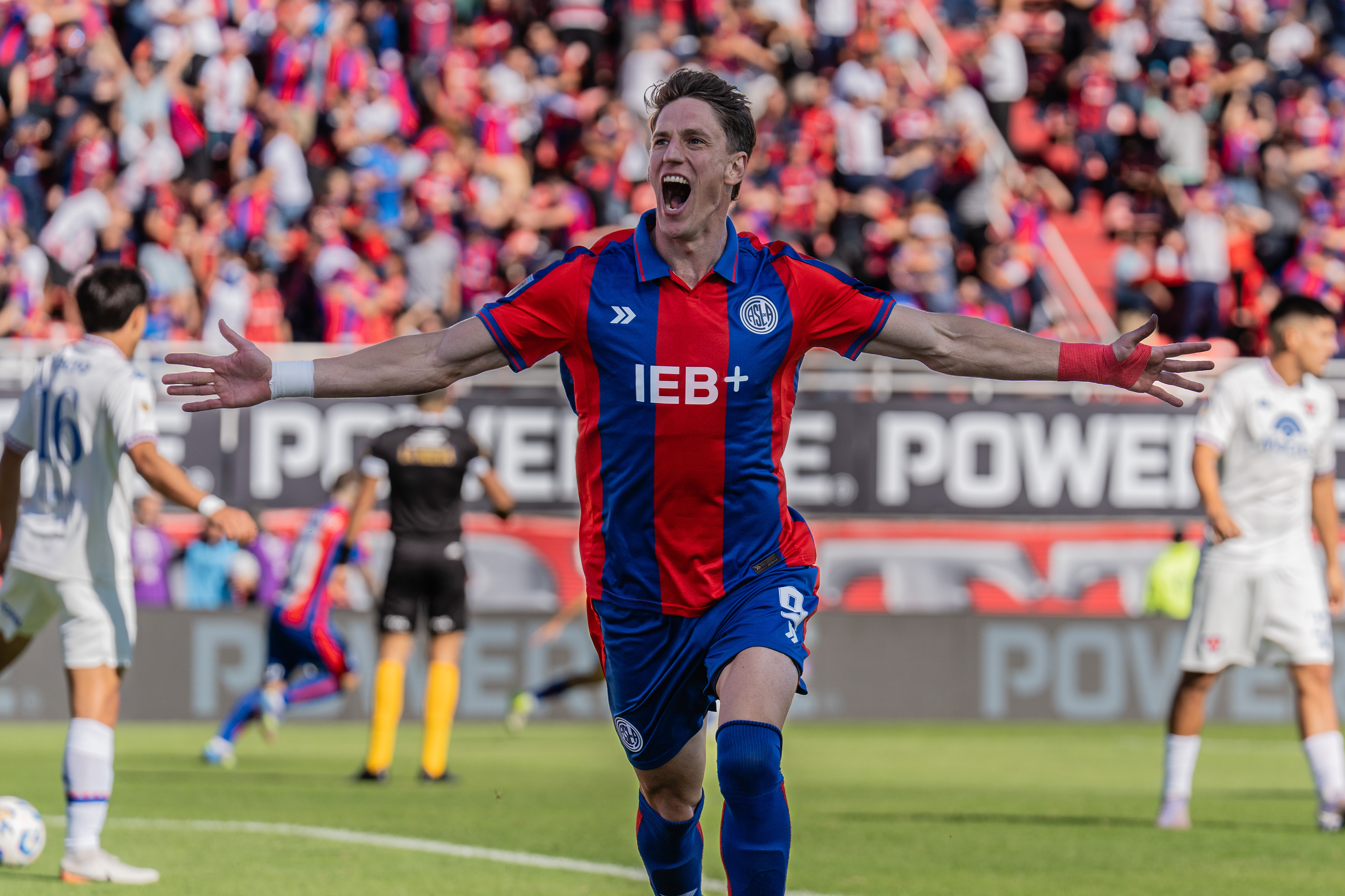 San Lorenzo defeated Tigre by 2 goals to 1 in the round of 16 of the Torneo Apertura 2025 of the Argentine Professional Soccer League in Buenos Aires, Argentina, on May 10, 2025. PHOTO/Santi Oroz.