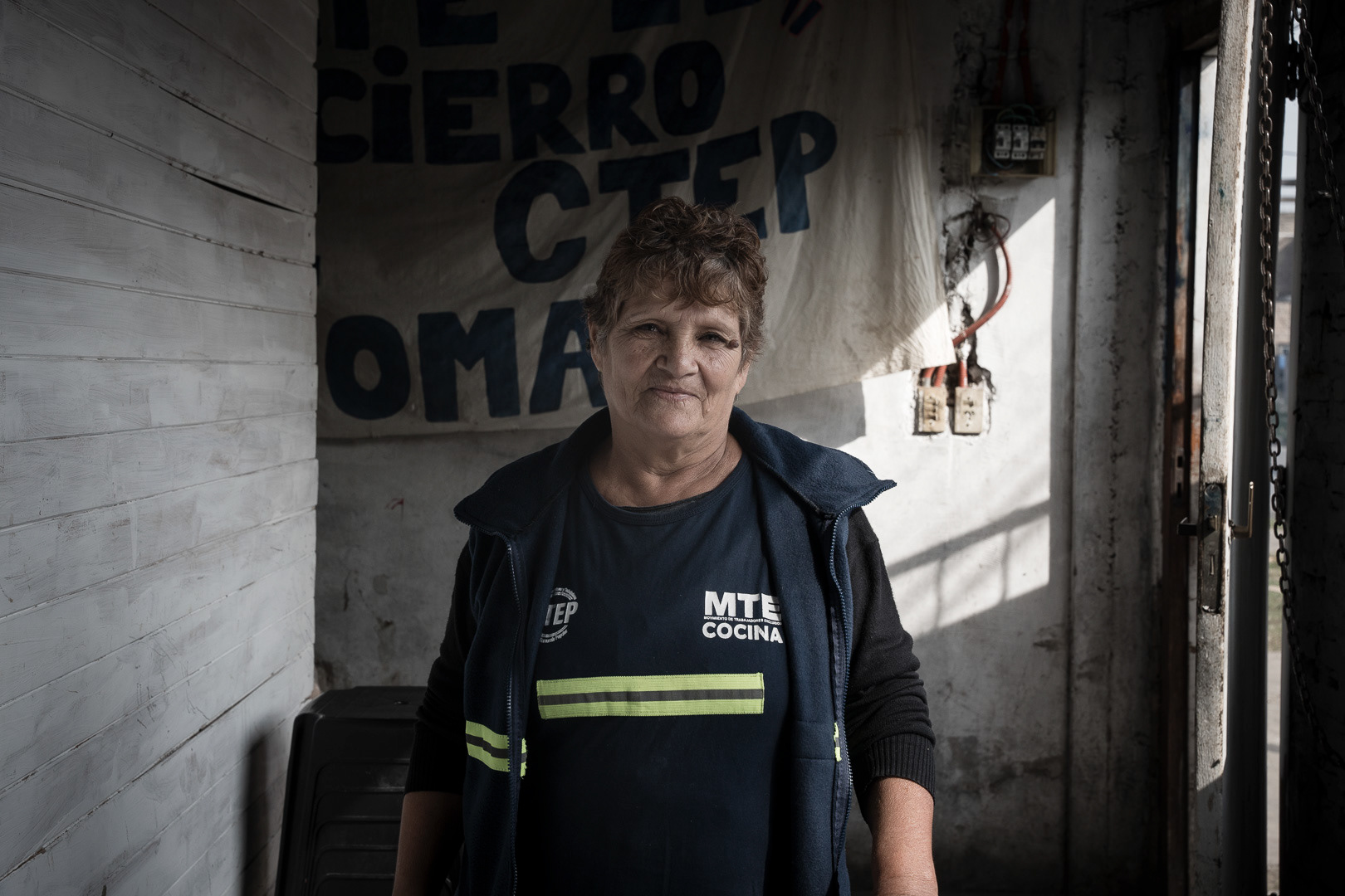 The centers "Tierra y Dignidad" in Campo Tongui and "Rompé el encierro" in Villa Fiorito, both in the town of Lomas de Zamora (Province of Buenos Aires) operate community kitchens that feed hundreds of families every day. Mirta Ramírez, one of the people in charge of the community kitchen, says that every day a new family arrives. Social organizations such as the Movement of Excluded Workers are facing the inflation index that already exceeded 8% in April and leaves millions of people in Argentina without a plate of food to survive. PHOTO/ Santi Oroz.