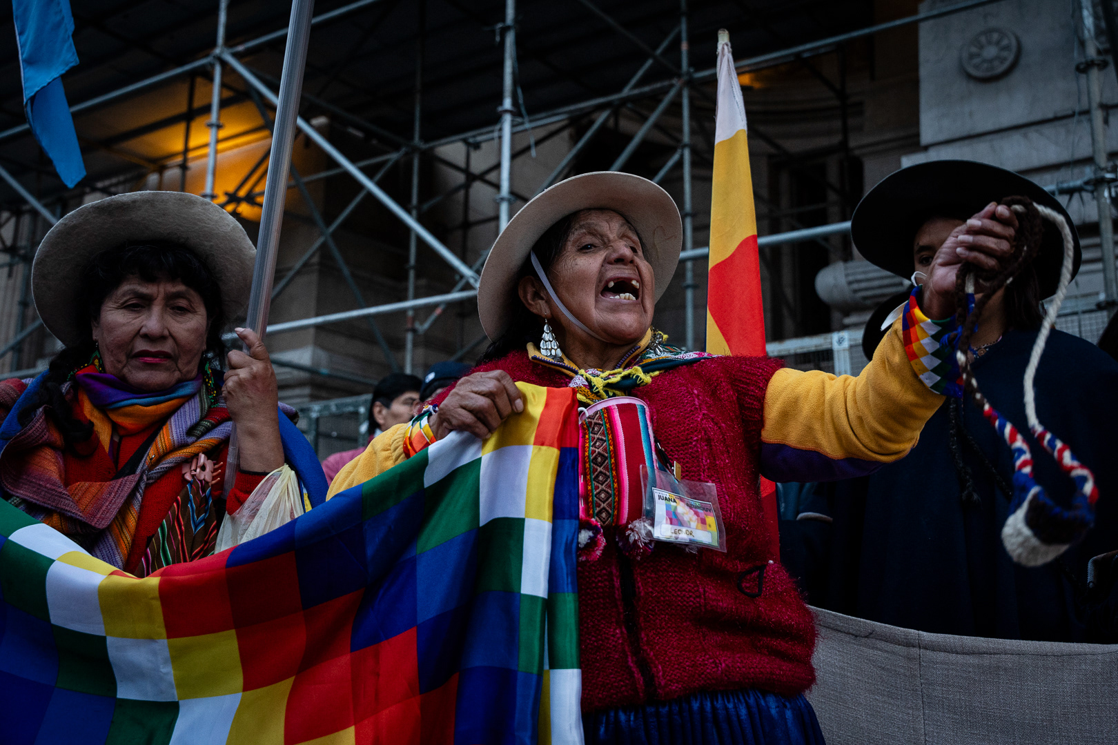 Chained to the courts, on hunger strike, the Malón for peace camps in its eighth day in Buenos Aires until the end of the reform that denies their rights, their lands, their history, in Buenos Aires, Argentina, on August 9, 2023. PHOTO/Santi Oroz.