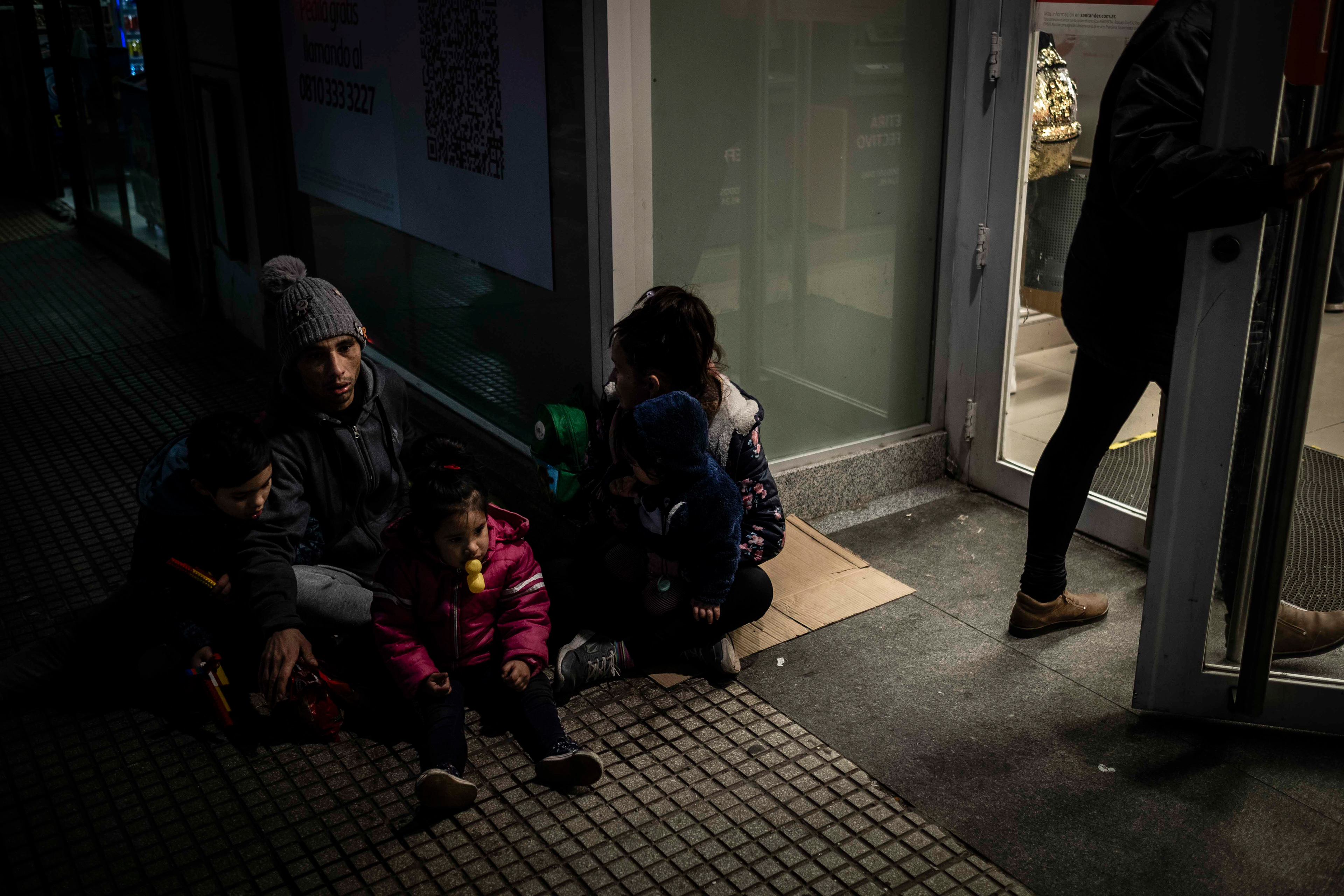 According to the last census, in the City of Buenos Aires there are 2,962 people living on the streets. Social organizations say no, that the census is wrong, that there are more than 5 thousand. Only in the last month, 3 of them died because of the cold. In Buenos Aires, Argentina, in June 2023. PHOTO/Santi Oroz.
