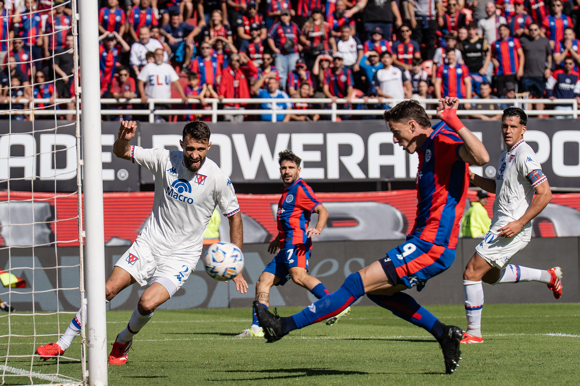 San Lorenzo defeated Tigre by 2 goals to 1 in the round of 16 of the Torneo Apertura 2025 of the Argentine Professional Soccer League in Buenos Aires, Argentina, on May 10, 2025. PHOTO/Santi Oroz.
