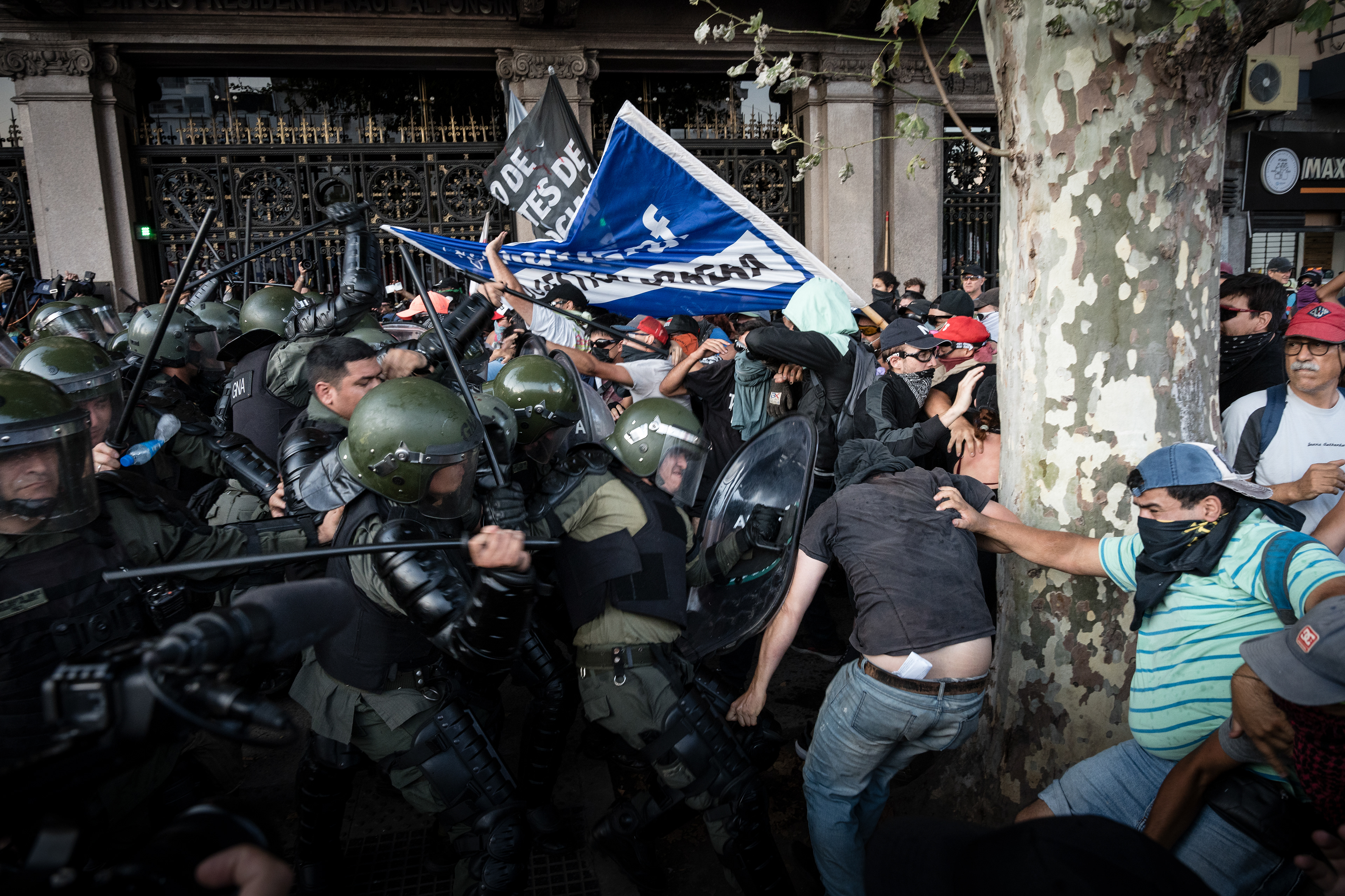 Second day of protest and repression outside the National Congress while Javier Milei's Omnibus Law is being debated in Congress, in Buenos Aires, Argentina, February 1, 2024. PHOTO/Santi Oroz.
