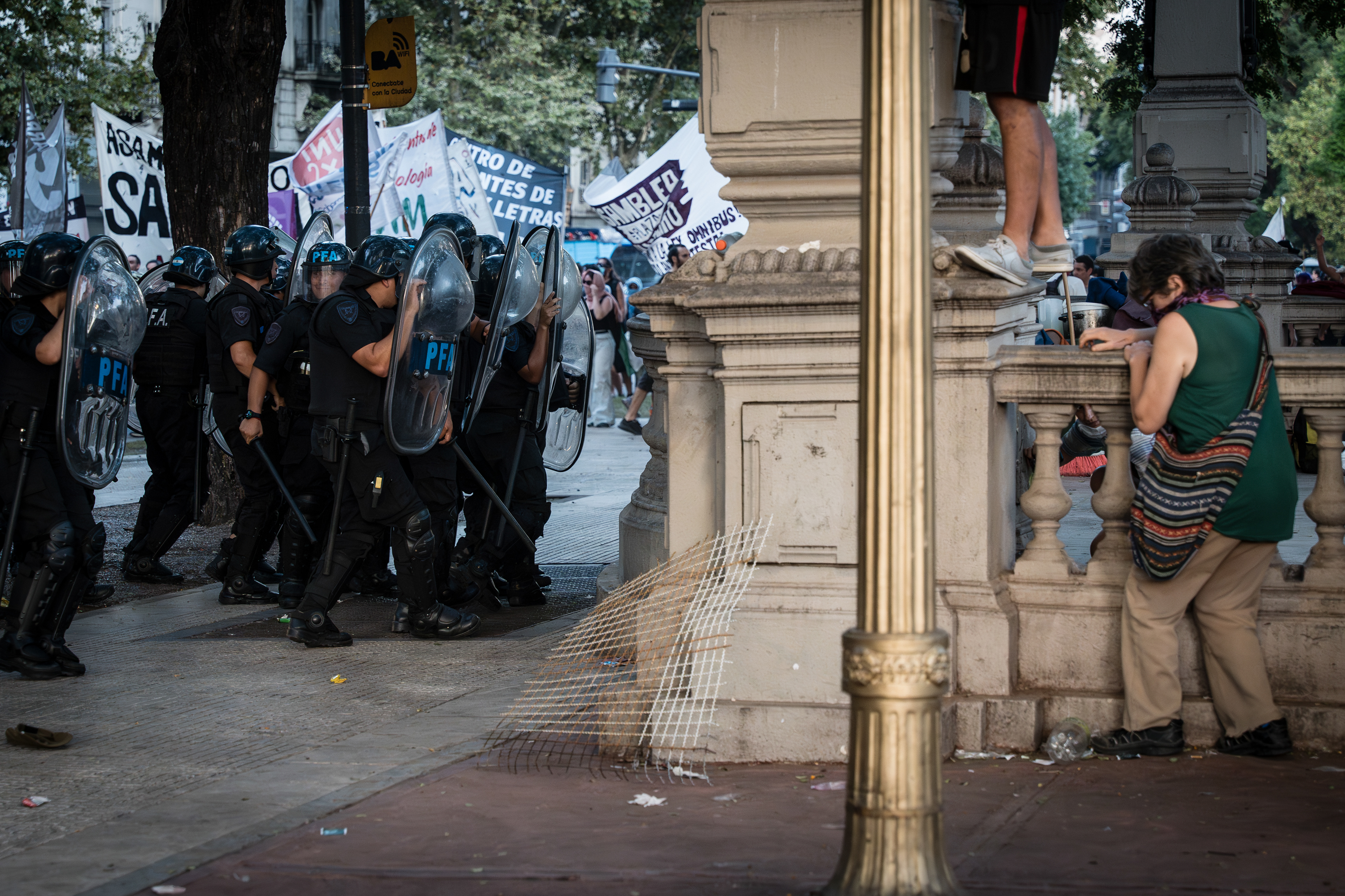 Second day of protest and repression outside the National Congress while Javier Milei's Omnibus Law is being debated in Congress, in Buenos Aires, Argentina, February 1, 2024. PHOTO/Santi Oroz.