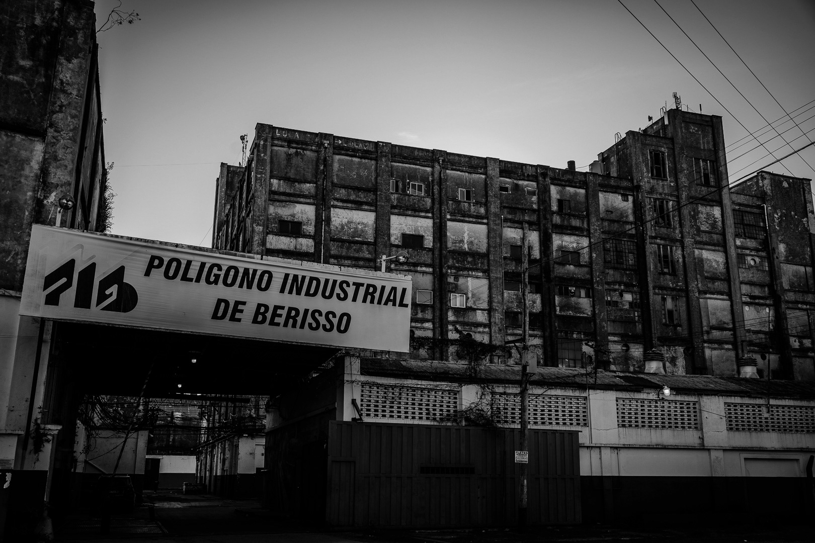 At the intersection of "Nueva York" and "Marsella" streets in the town of Berisso there is a sign that says that this corner is "kilometer 0" of Peronism. From there, where the Swift meat packing plant operated decades ago, the columns of October 17, 1945, marched to Plaza de Mayo to demand Perón's release. Today, this industrial area next to the port, abandoned for years, is once again being recovered by the workers' movement, now in the form of its new emergent, the "popular economy". The textile cooperatives of seamstresses and seamstresses of Argüello and Unión move their textile poles to the fourth floor of that old and worn-out building that saw the birth of Peronism as a movement and is reborn as a productive space, with the workers on the margins, informal, fighting for the most basic rights, escaping from clandestinity. In Buenos Aires, Argentina, on June 2, 2023. PHOTO/Santi Oroz.