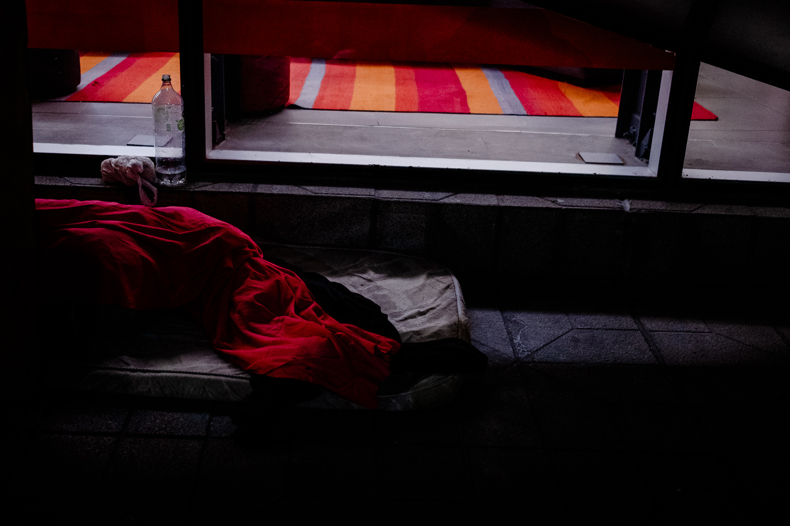 According to the last census, in the City of Buenos Aires there are 2,962 people living on the streets. Social organizations say no, that the census is wrong, that there are more than 5 thousand. Only in the last month, 3 of them died because of the cold. In Buenos Aires, Argentina, in June 2023. PHOTO/Santi Oroz.