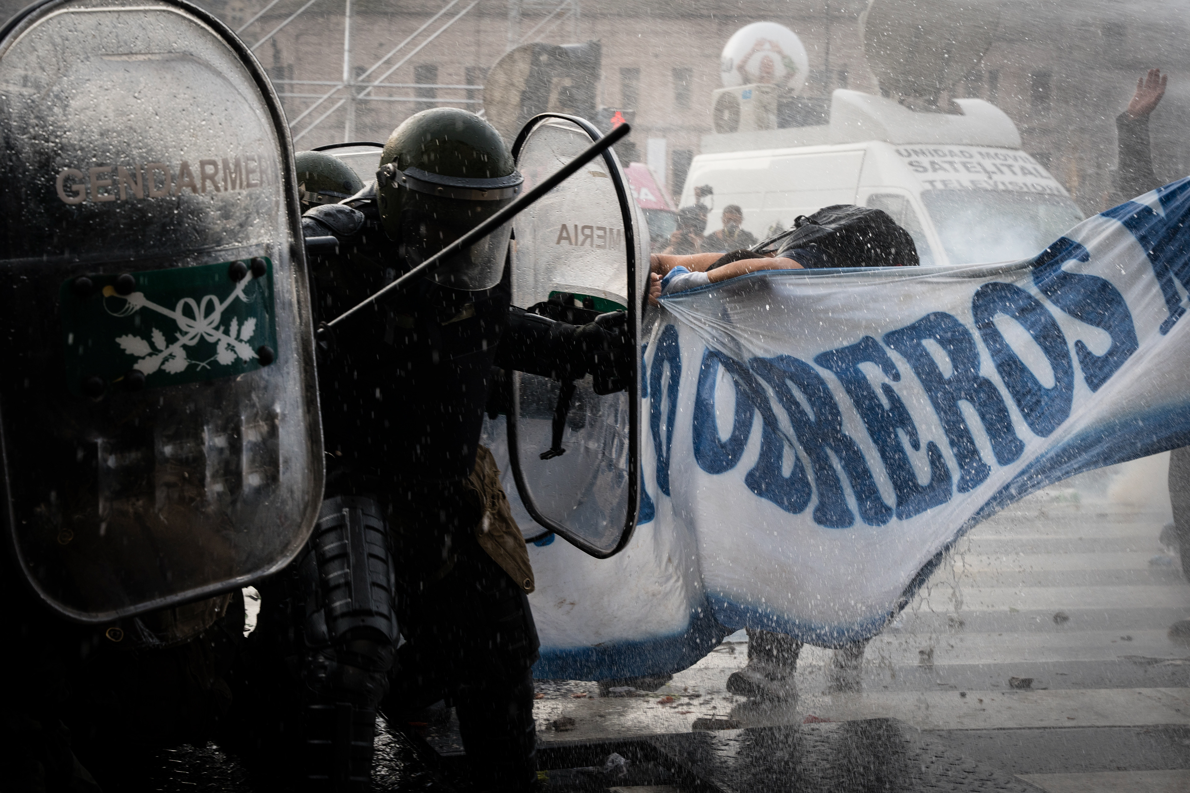 National Gendarmerie forces confront the protesters as they protest outside while the Senate debates Javier Milei's Ley Bases. The Senate Chamber of the Argentine Congress is debating Javier Milei's Ley Bases, which has already passed the Chamber of Deputies. Meanwhile, hundreds of thousands of demonstrators are protesting in the streets, leading to confrontations and repressive actions by security forces, in Buenos Aires, Argentina, on June 12, 2024. PHOTO: Santiago Oroz