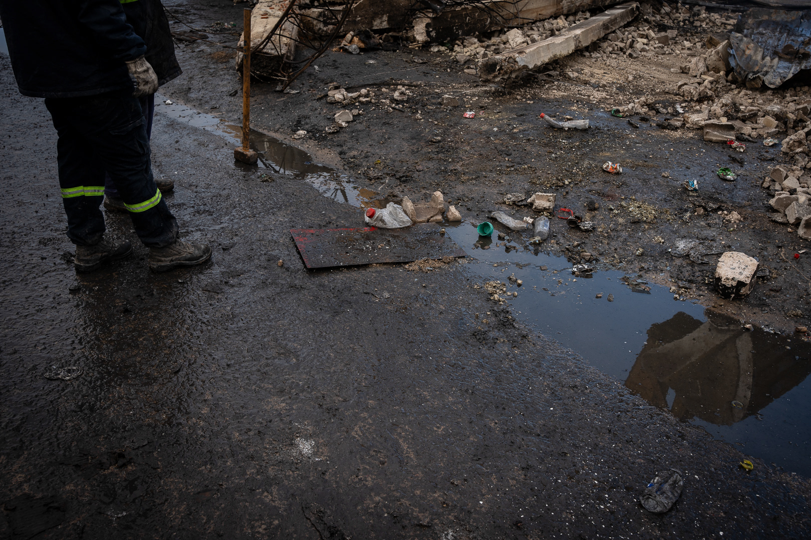 The fire destroyed everything. In the early hours of Sunday morning, the recycling cooperative Jóvenes en Progreso, which employs more than 300 cardboard collectors in Lomas de Zamora, suffered a fire that turned all its working machines and tons of materials collected for processing and commercialization into scrap metal and garbage. In Lomas de Zamora, Argentina, on July 10, 2023. PHOTO/Santi Oroz.