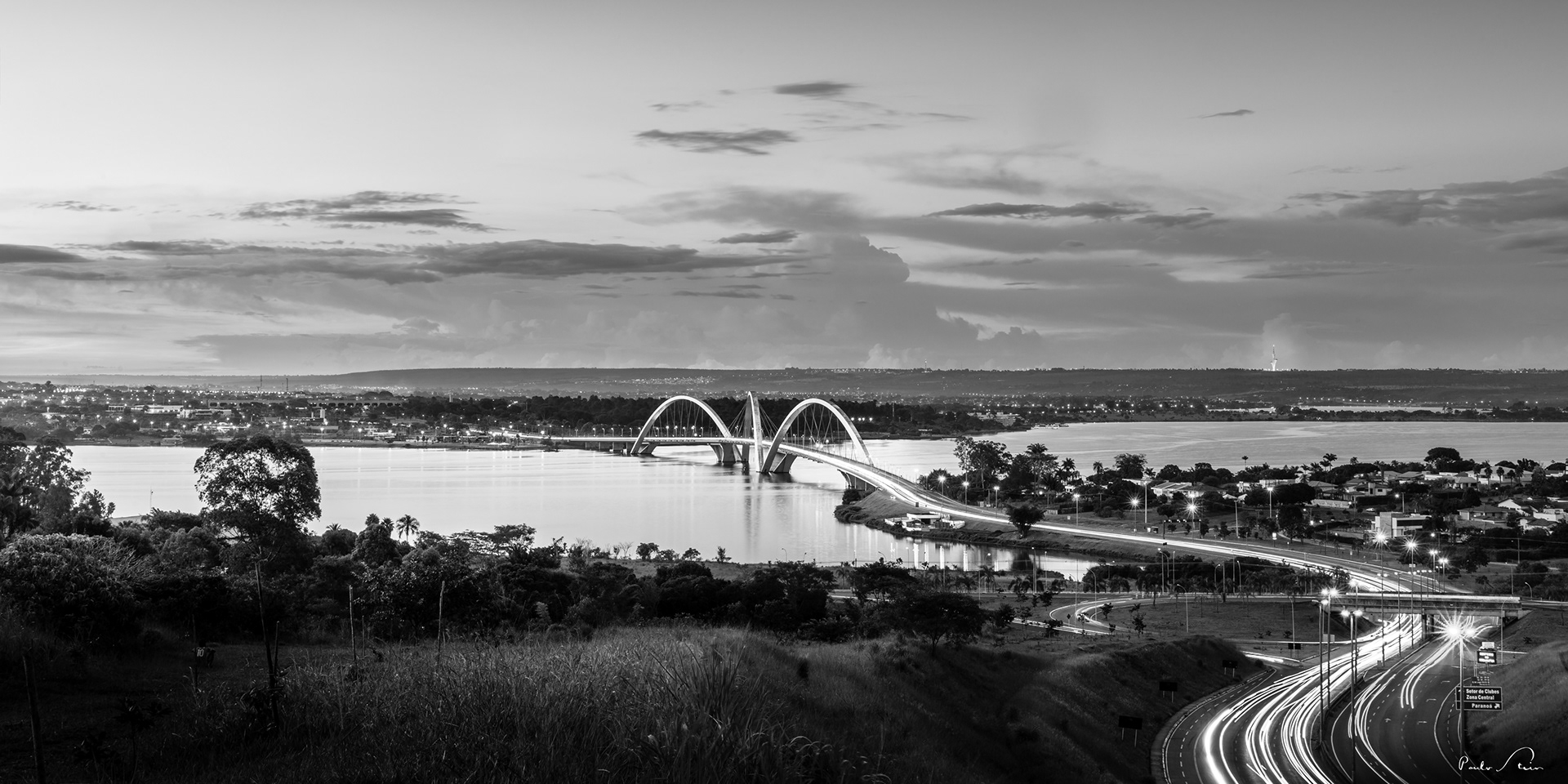 Entardecer na Ponte JK P&B