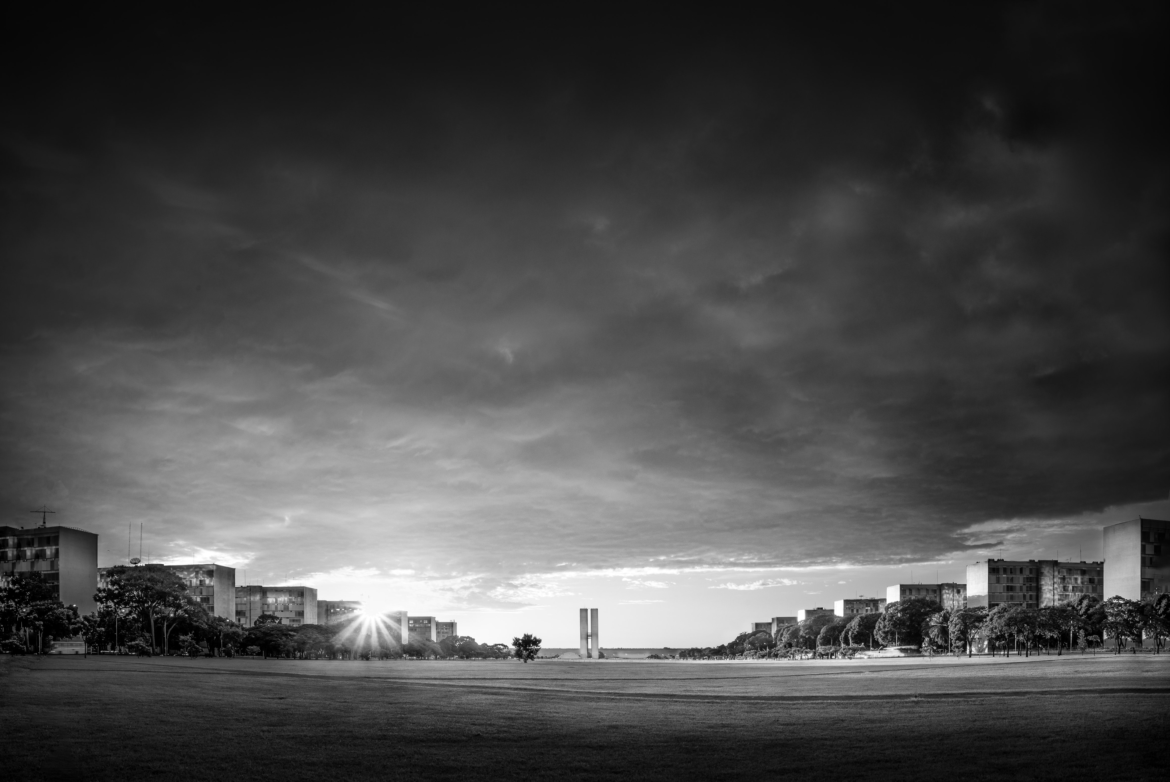 Por do Sol na Esplanada - P&B