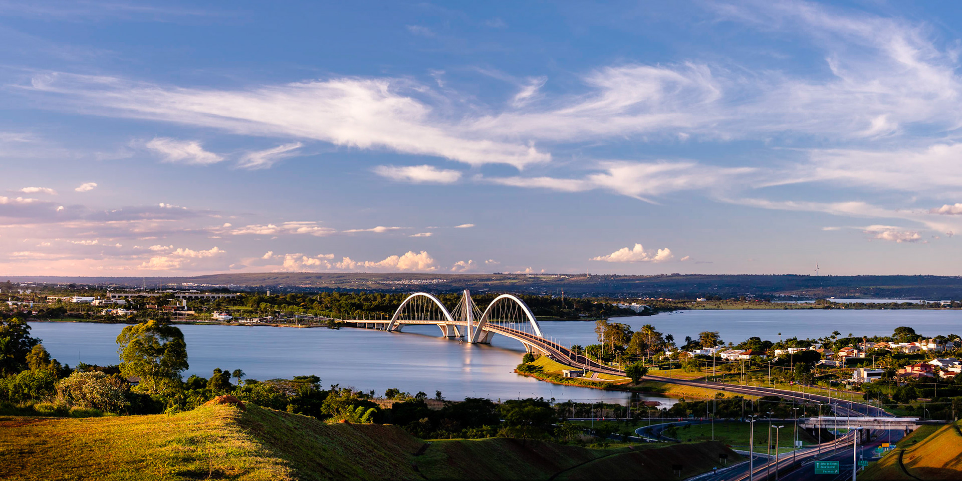 Entardecer na Ponte JK