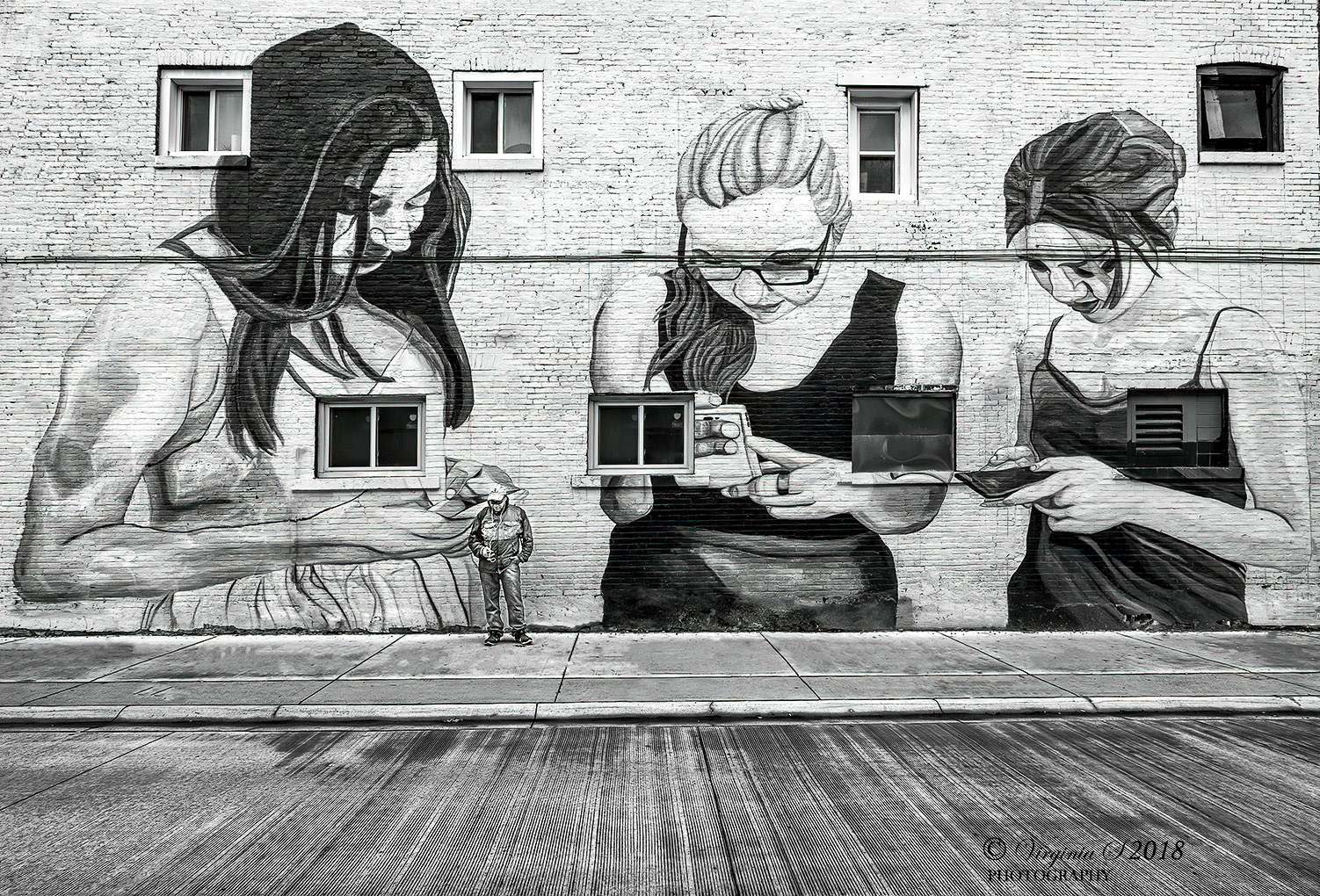 3 Girls Connecting with 1 Guy