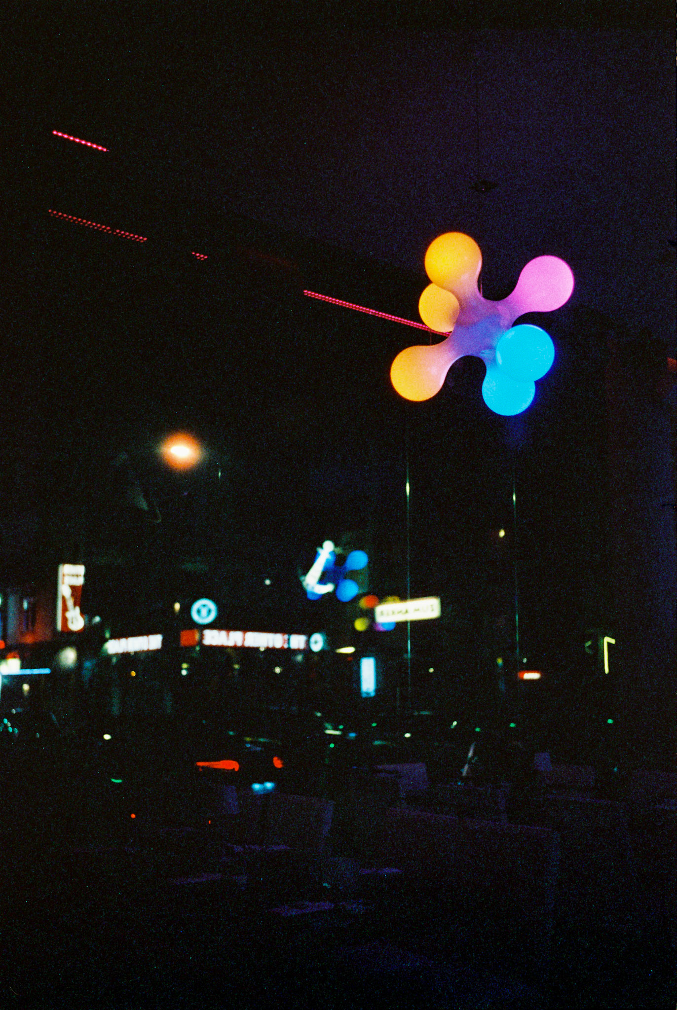 Leica M4 | Cinestill 800T | Aus der Hand