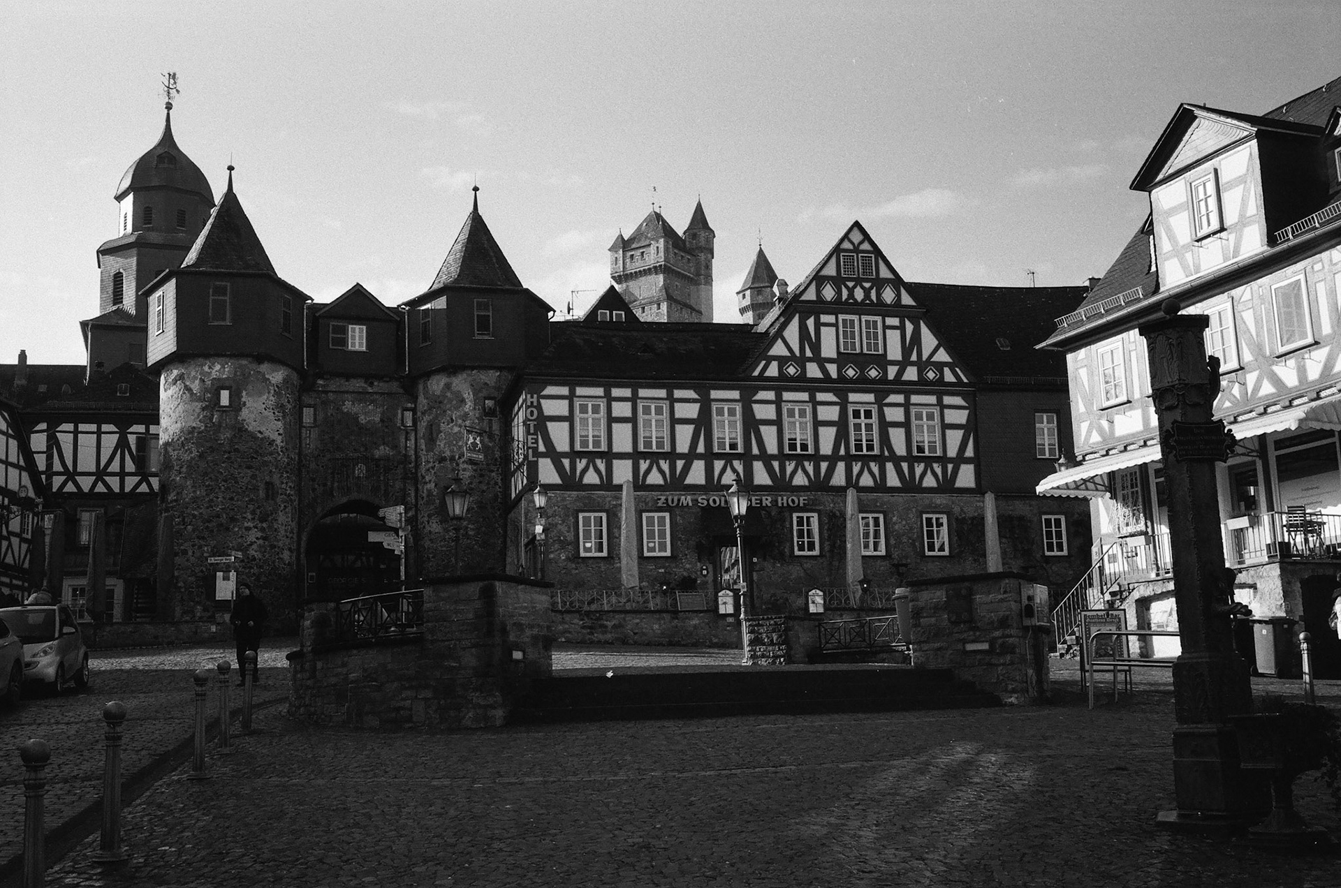 Marktplatz Braunfels, Leica M4, Voigtländer Ultron 35mm F2.0, Ilford Delta 3200 pushed auf 6400 ISO
