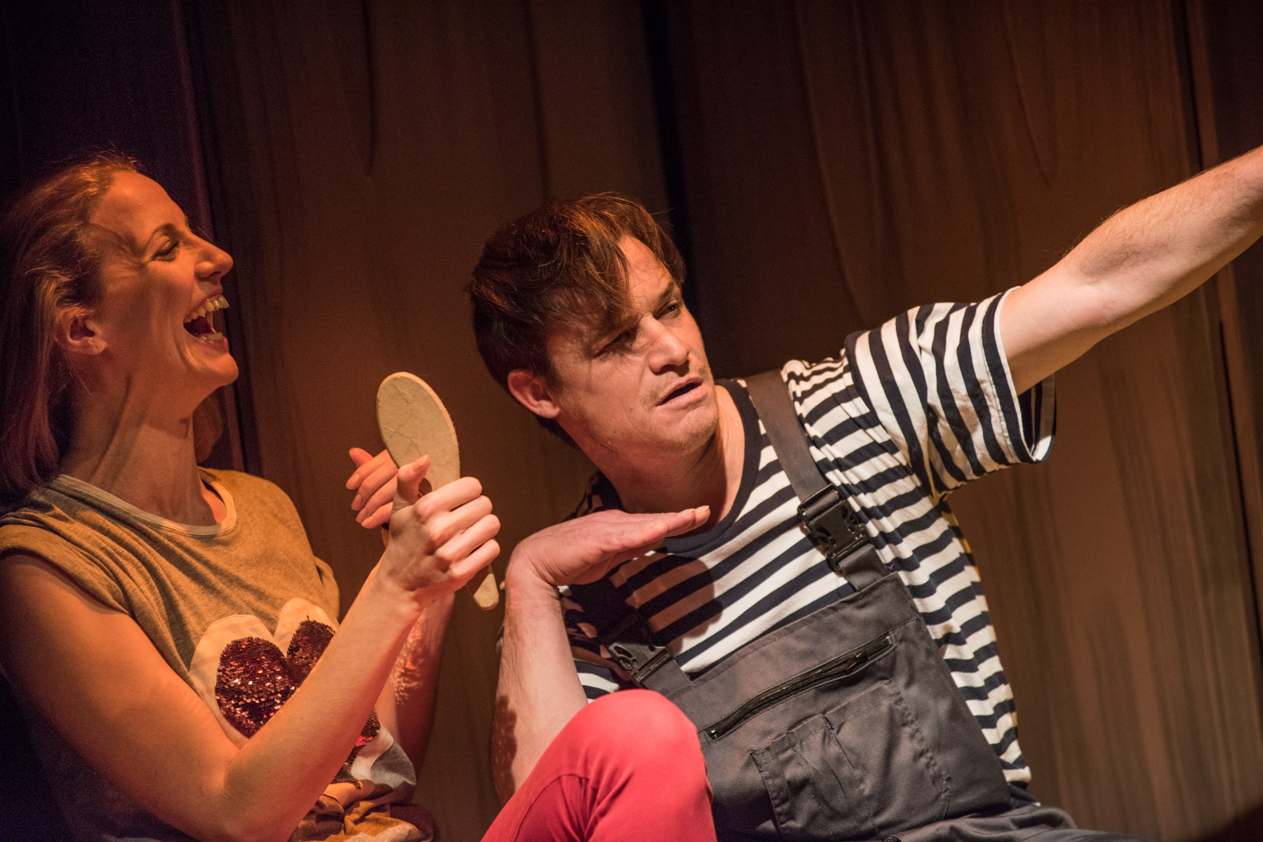 Esznek-e a halottak epertortát?