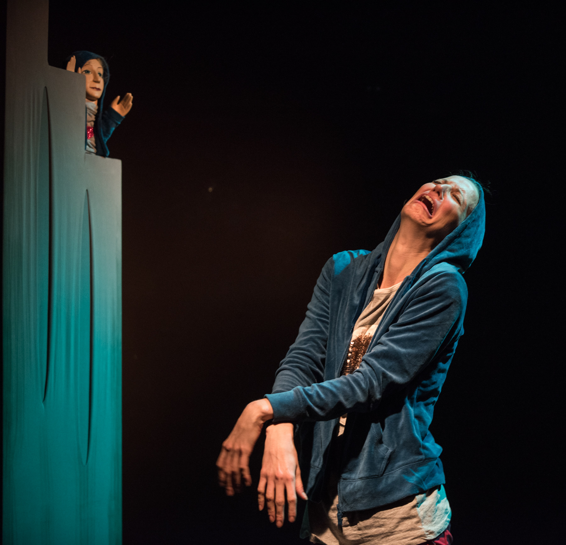 Esznek-e a halottak epertortát?