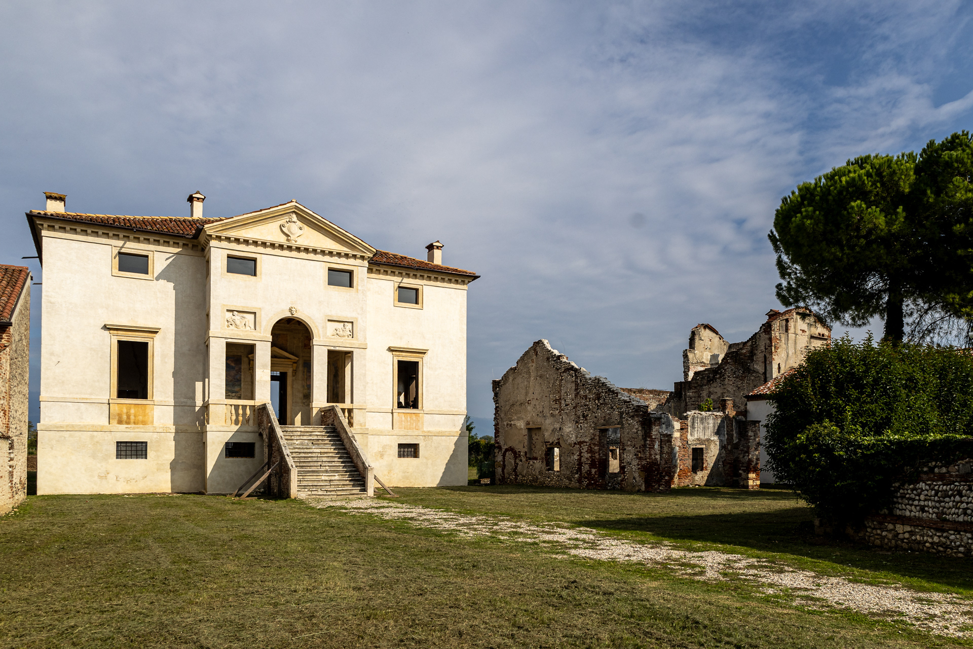 Villa Forni Cerato (Palladio, 1565) is currently restored