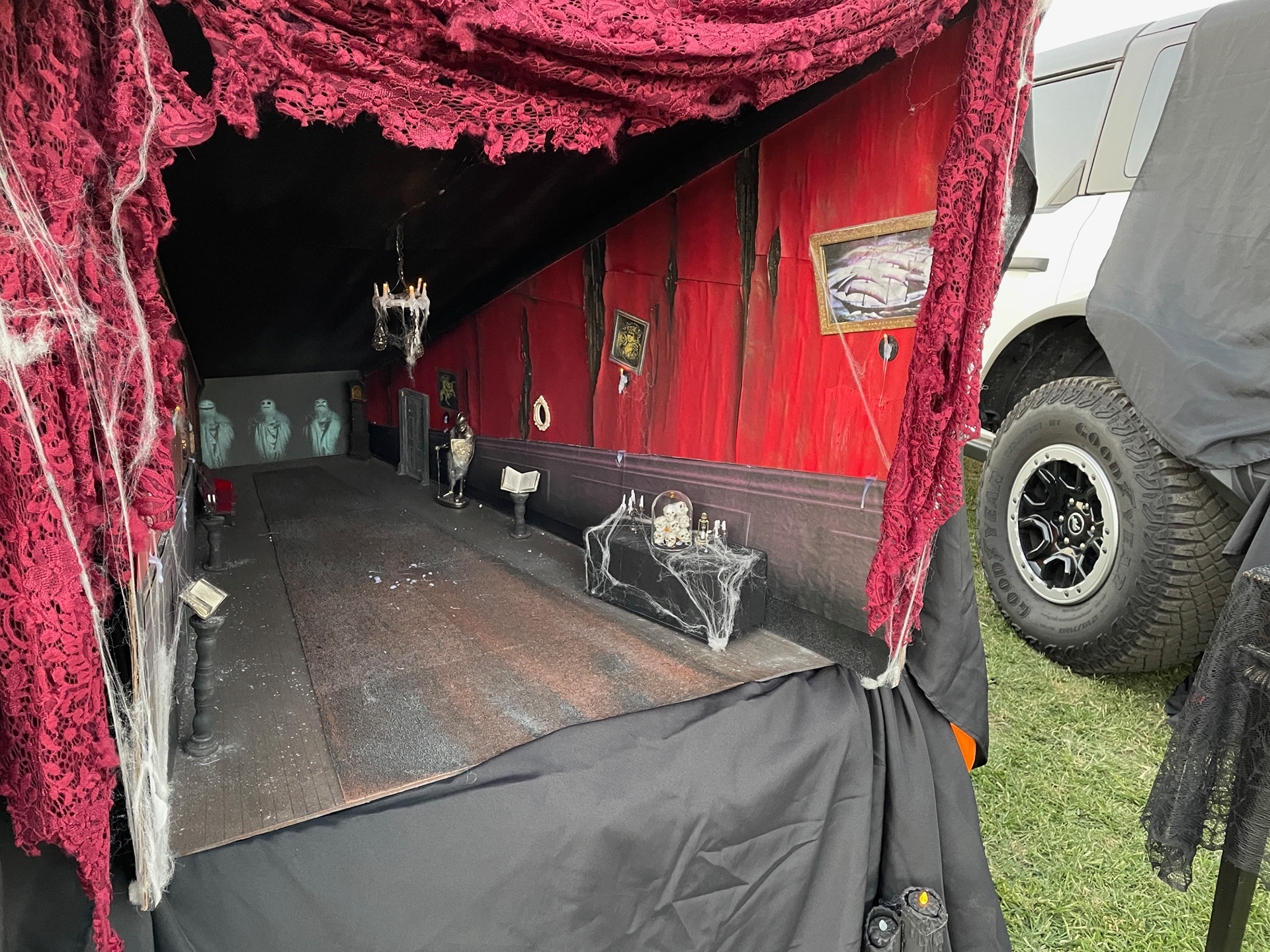 "Haunted Hallway" Trunk or Treat diorama-Traditional hand modeling and hand painting