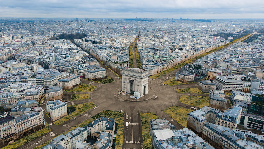 The neighbourhoods start differentiating themselves from one another, due to their soil qualities, as locally sourced earth is used in the architecture.